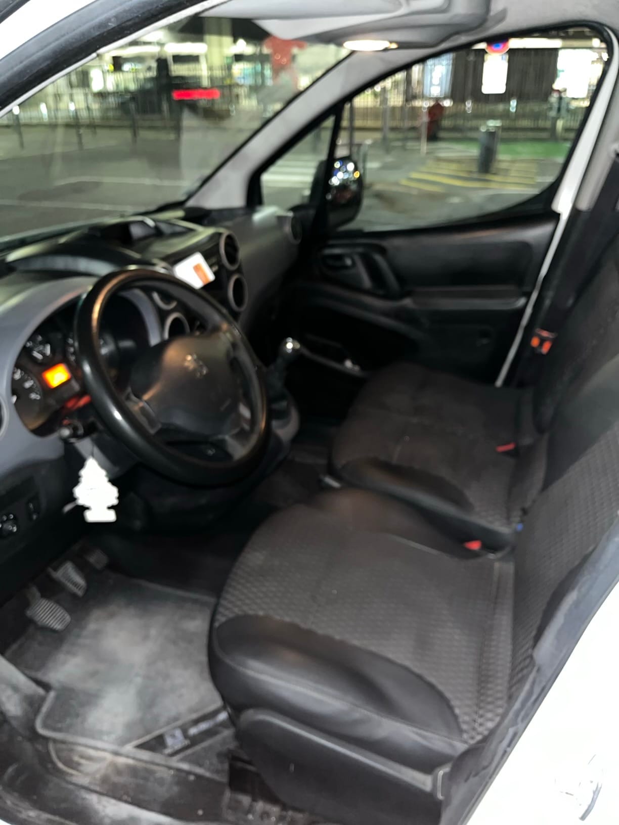 Peugeot Partner avec GPS
