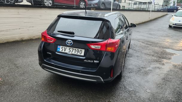 Toyota Auris Touring Sports 1,8 stasjonsvogn, Bensin, Automat, perfekt for korte og lange kjøreturer. med Cruisekontroll