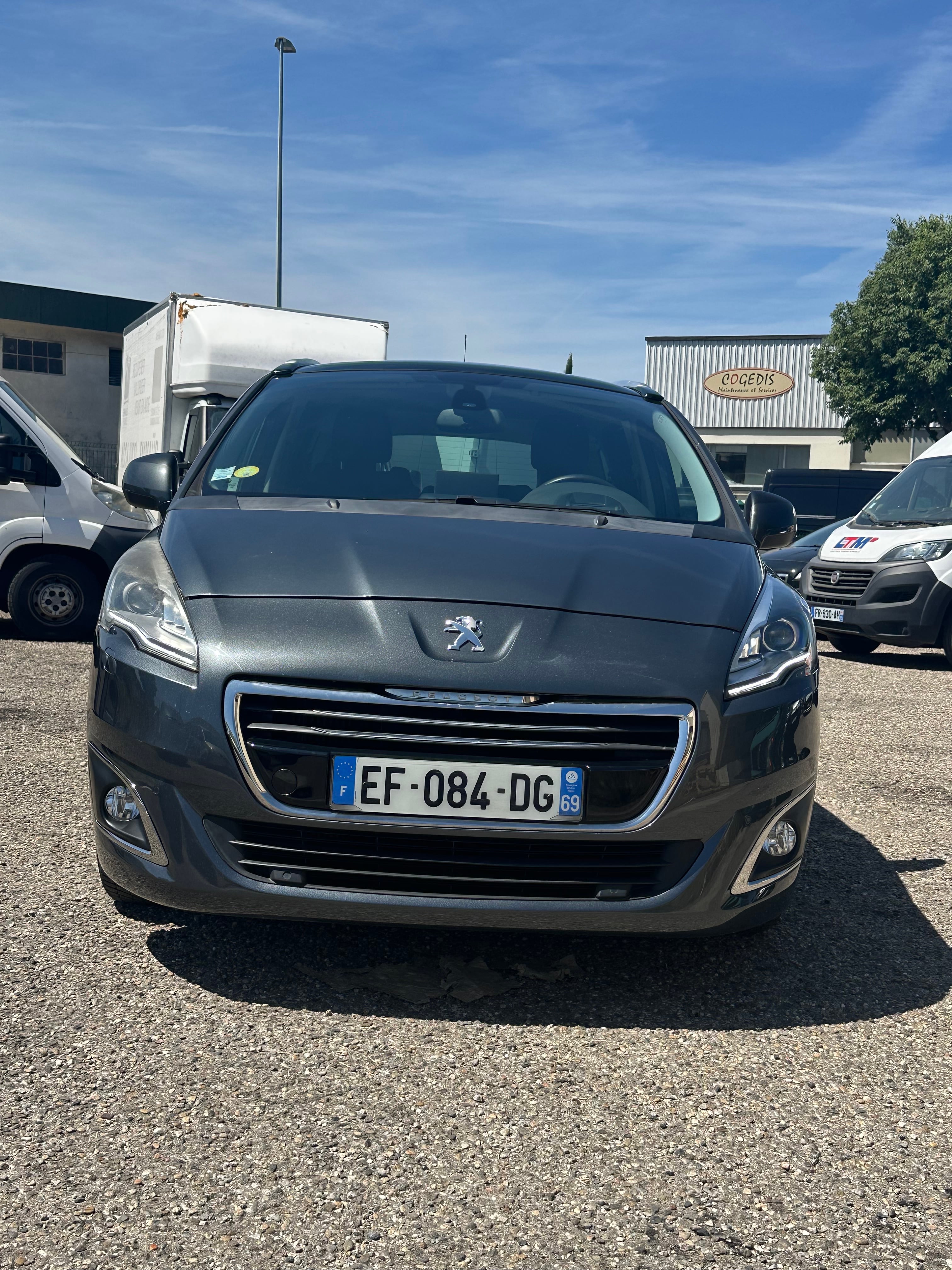 Peugeot 5008, 2016, Diesel / Électrique (hybride), automatique, 7 places