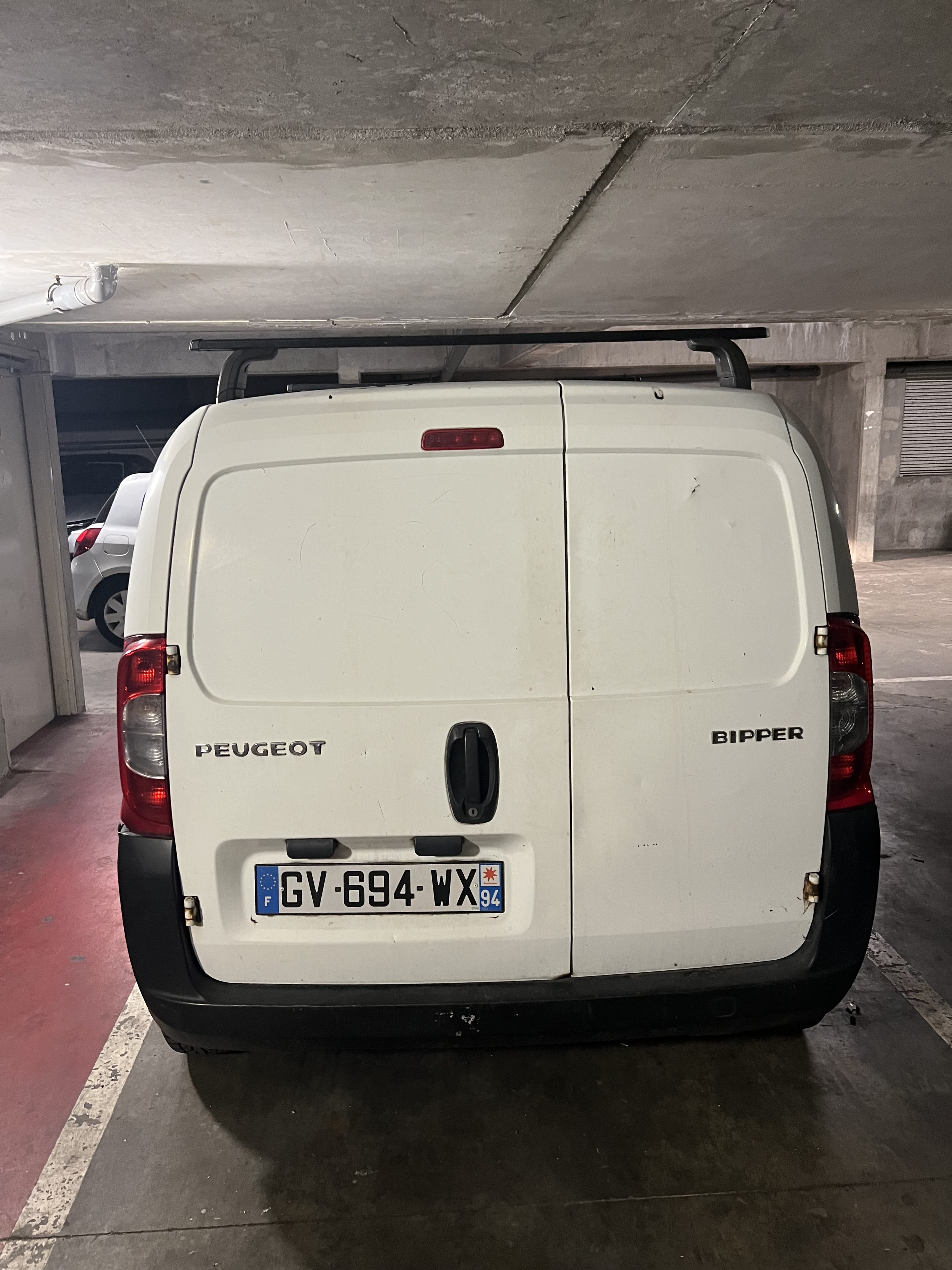Peugeot Bipper avec Coffre de toit