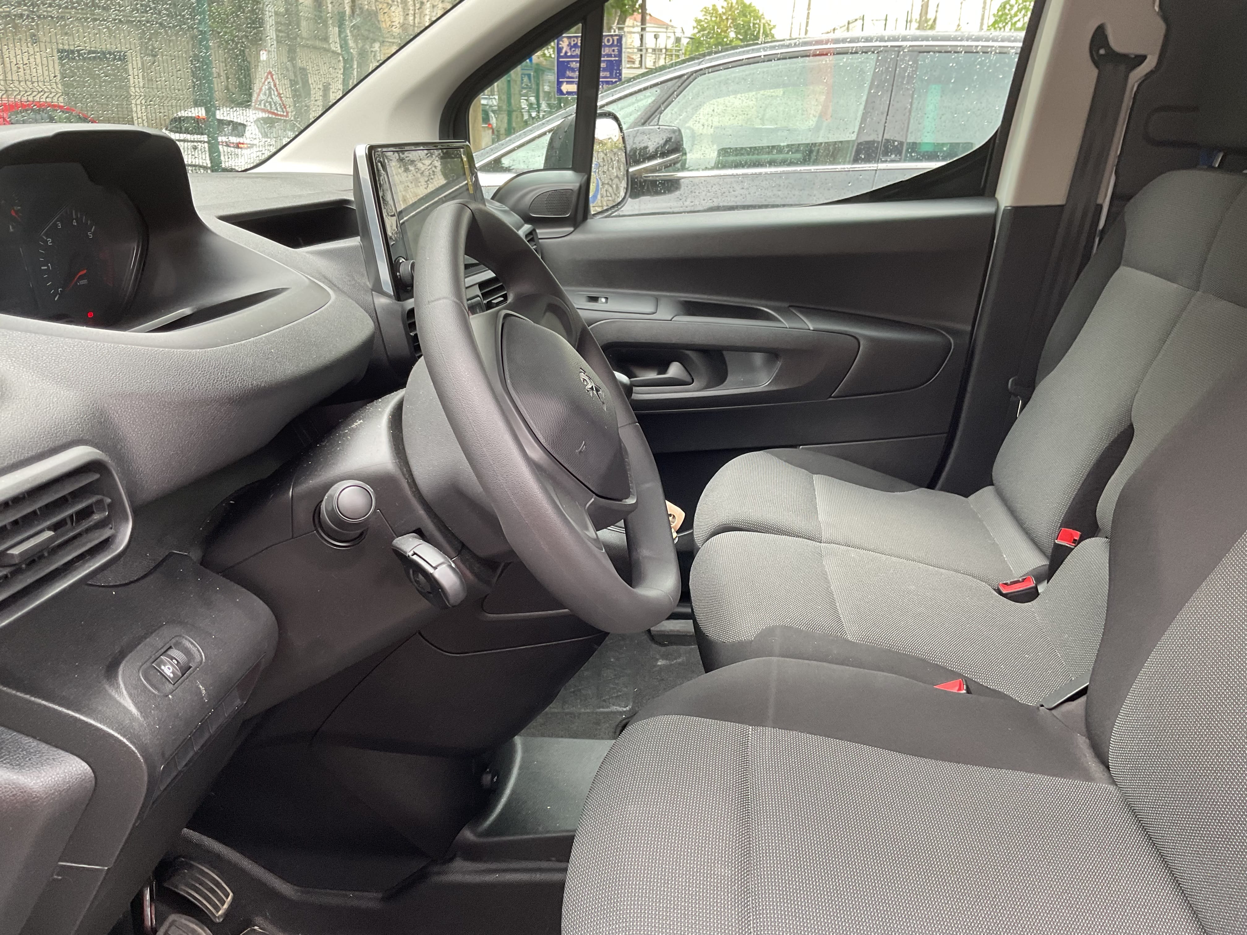 Peugeot Partner Fourgon avec GPS