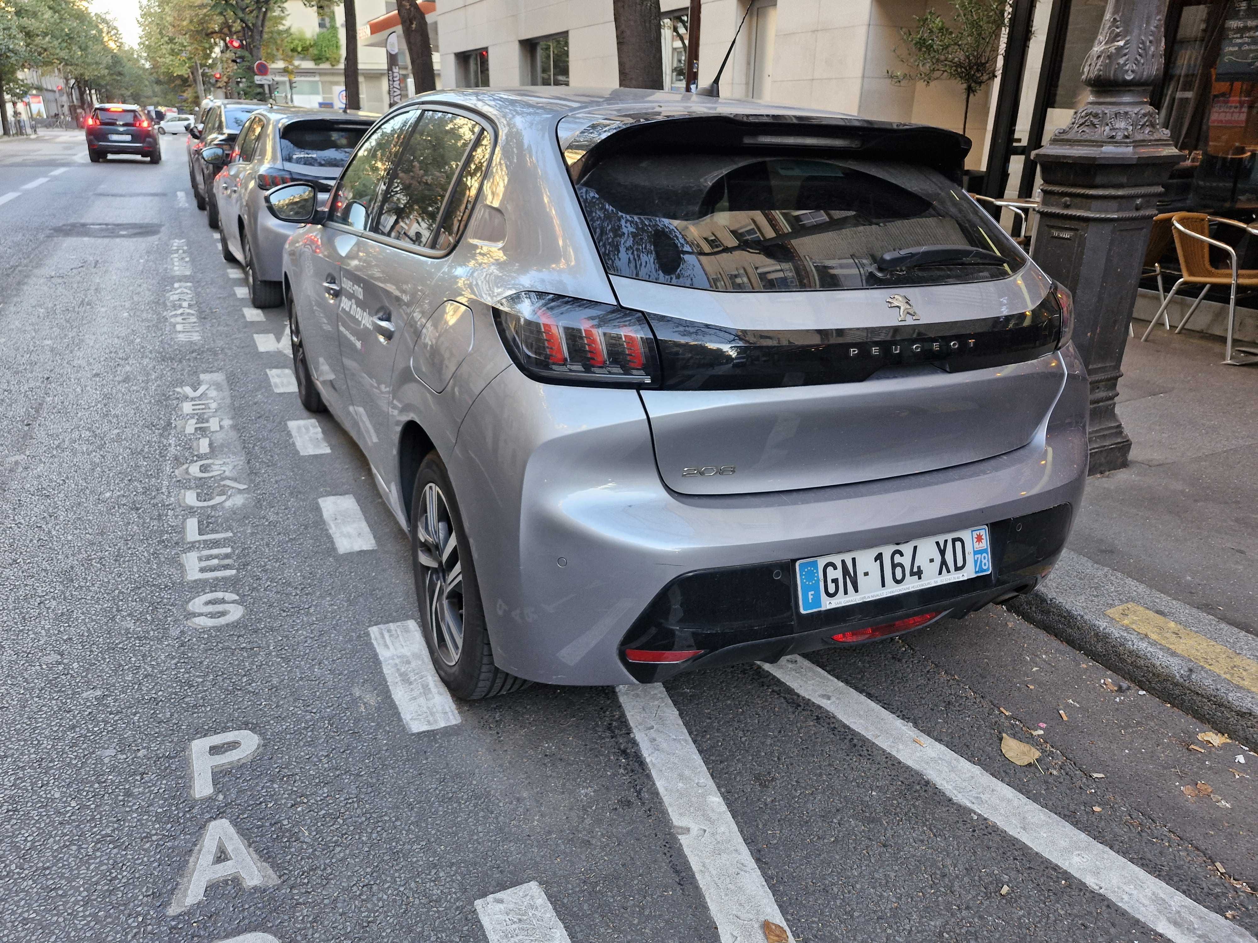 Peugeot 208 avec GPS