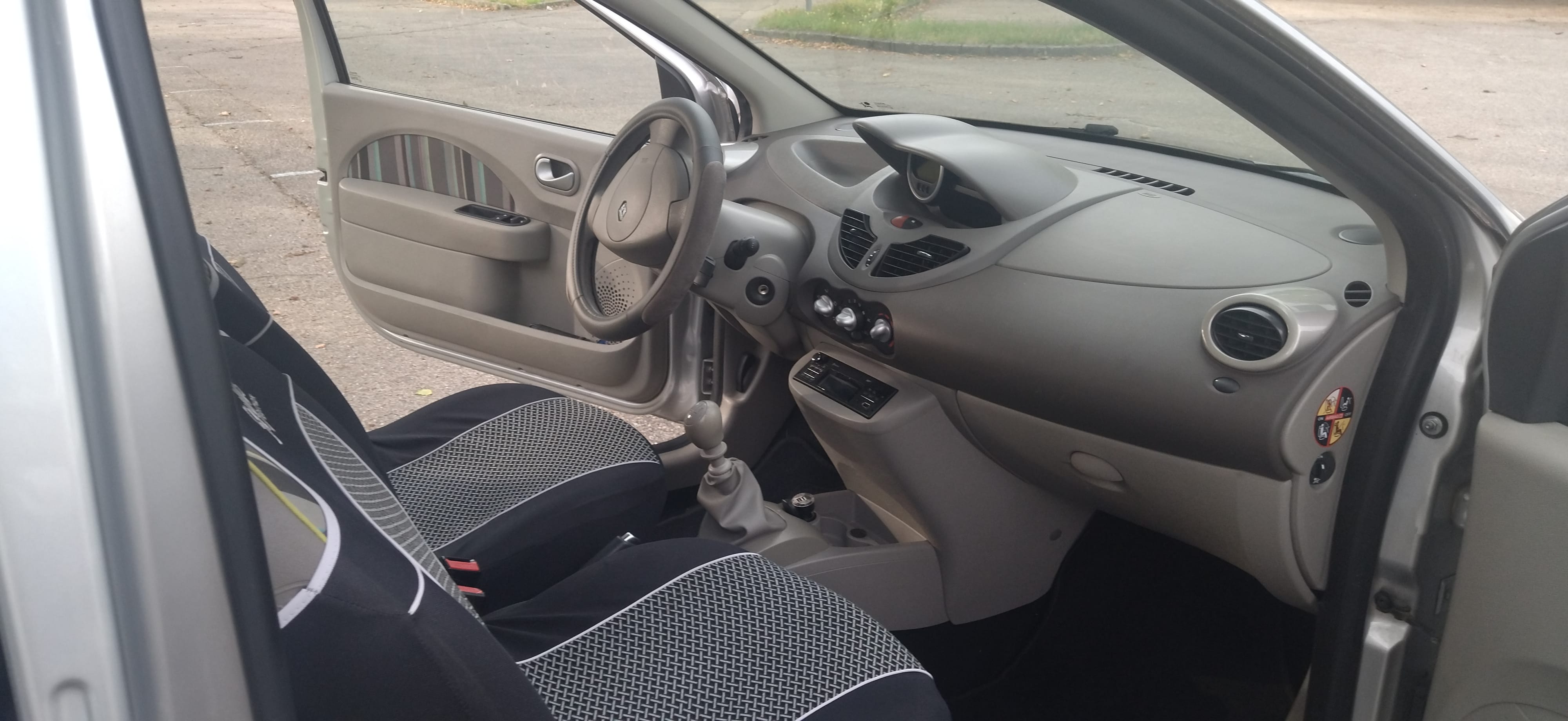 Renault Twingo II avec Audio Bluetooth