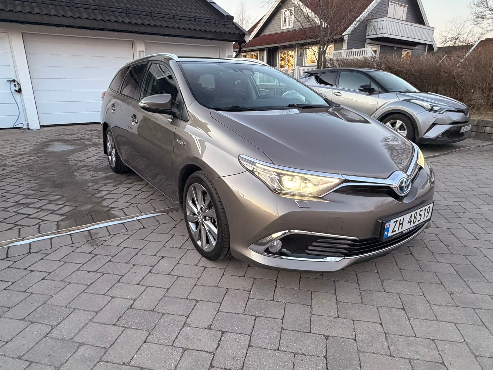 Toyota Auris Touring Sports, 2016, Blyfri 95 / Elektrisk (hybrid), automatisk