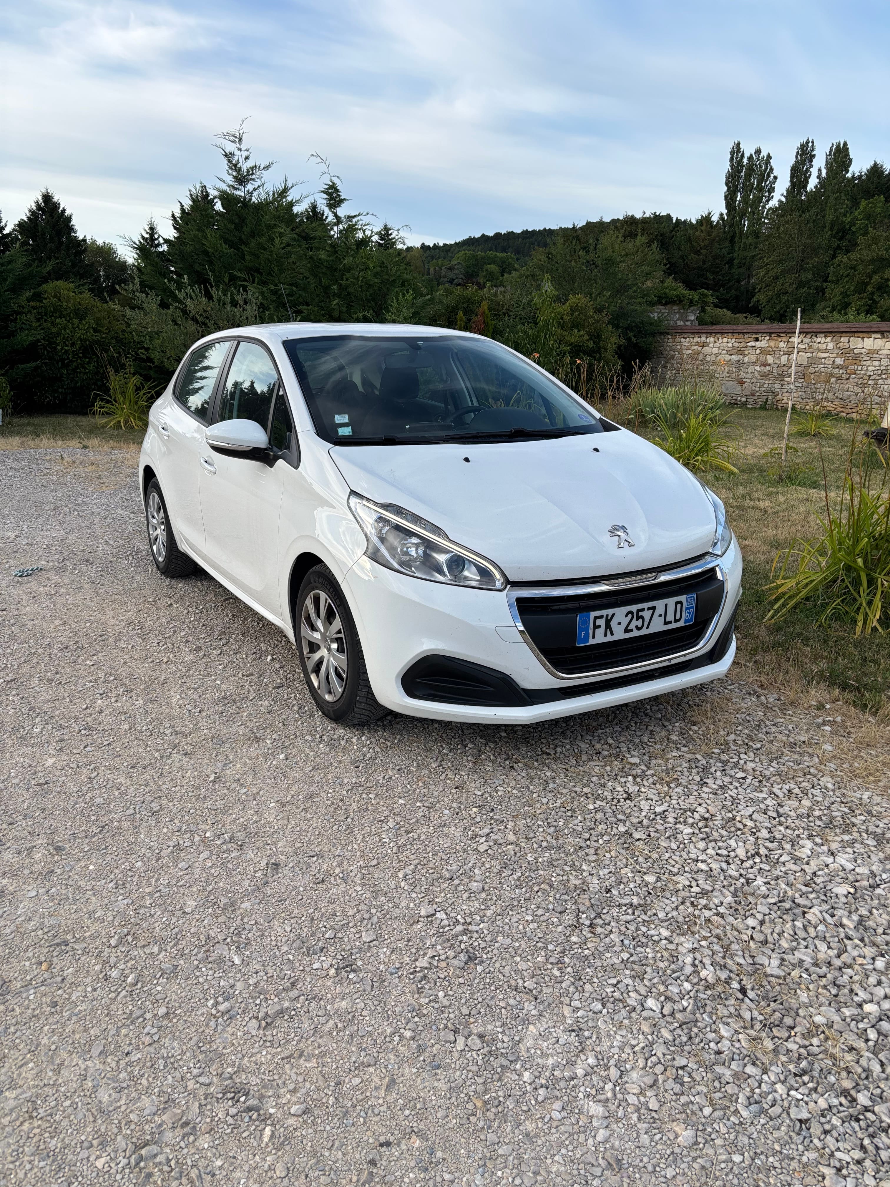 Peugeot 208 1,2 83 cv avec Climatisation
