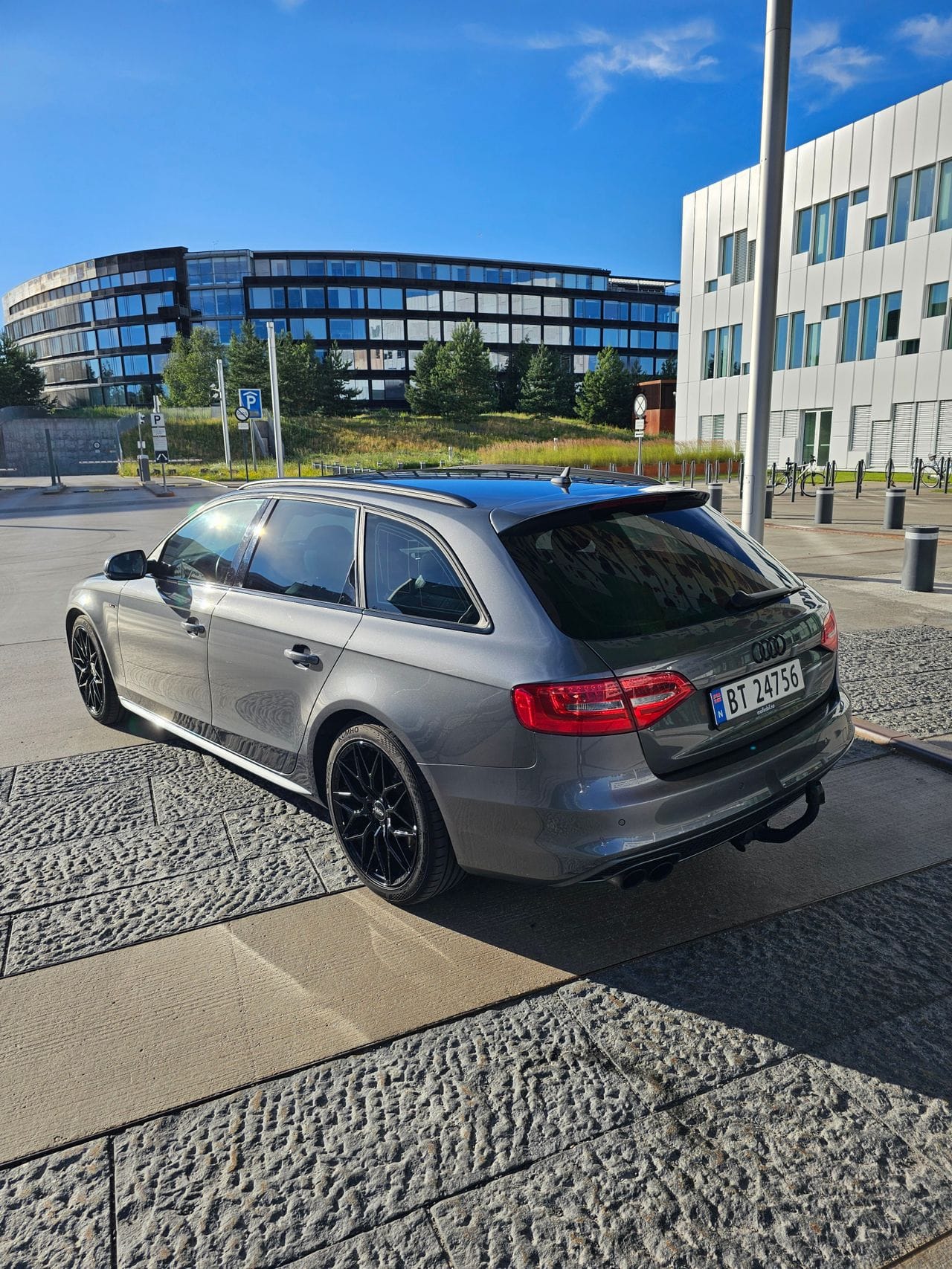 Audi A4 Avant Free WiFi med Aircondition