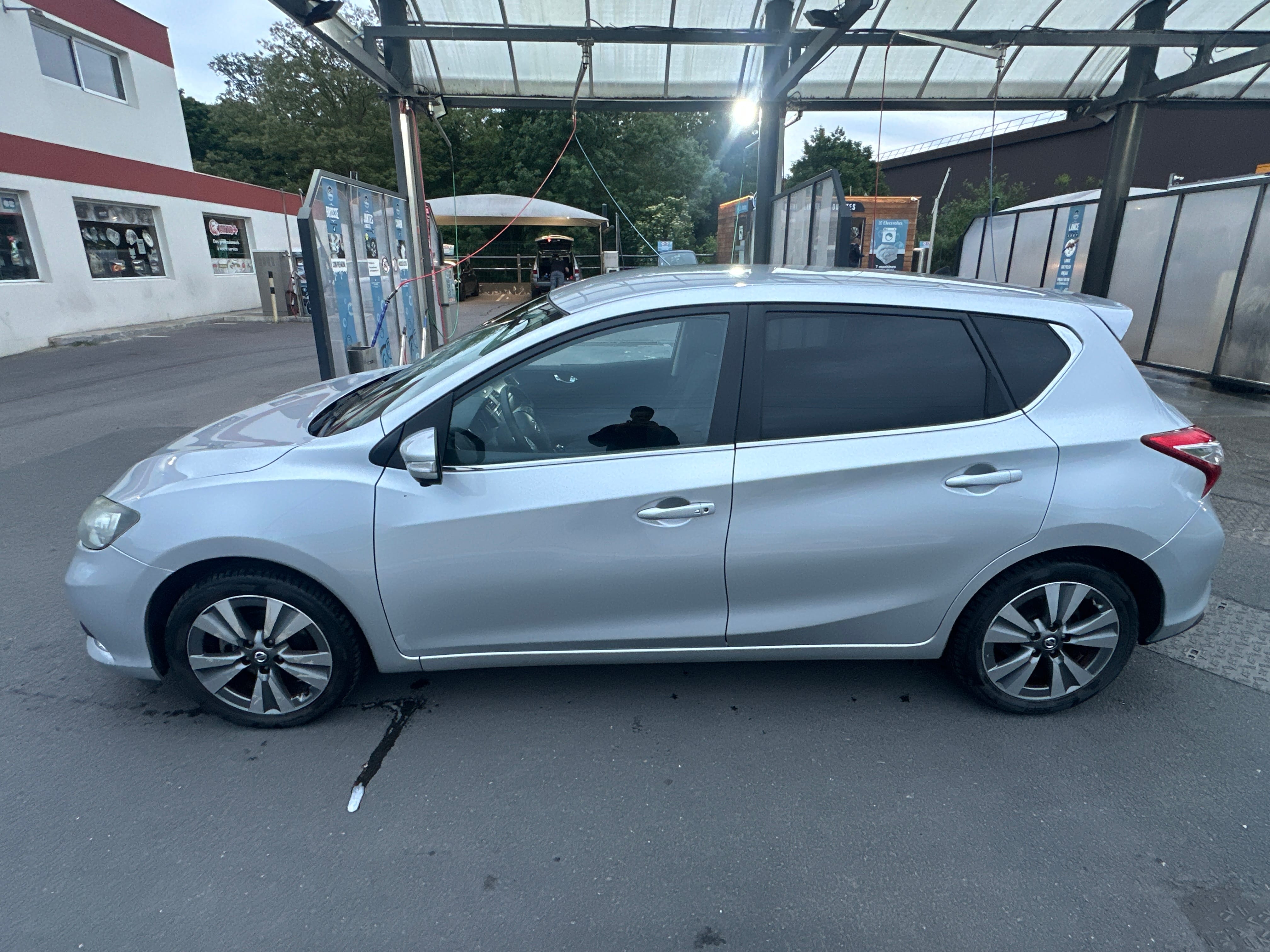 Nissan Pulsar avec Climatisation