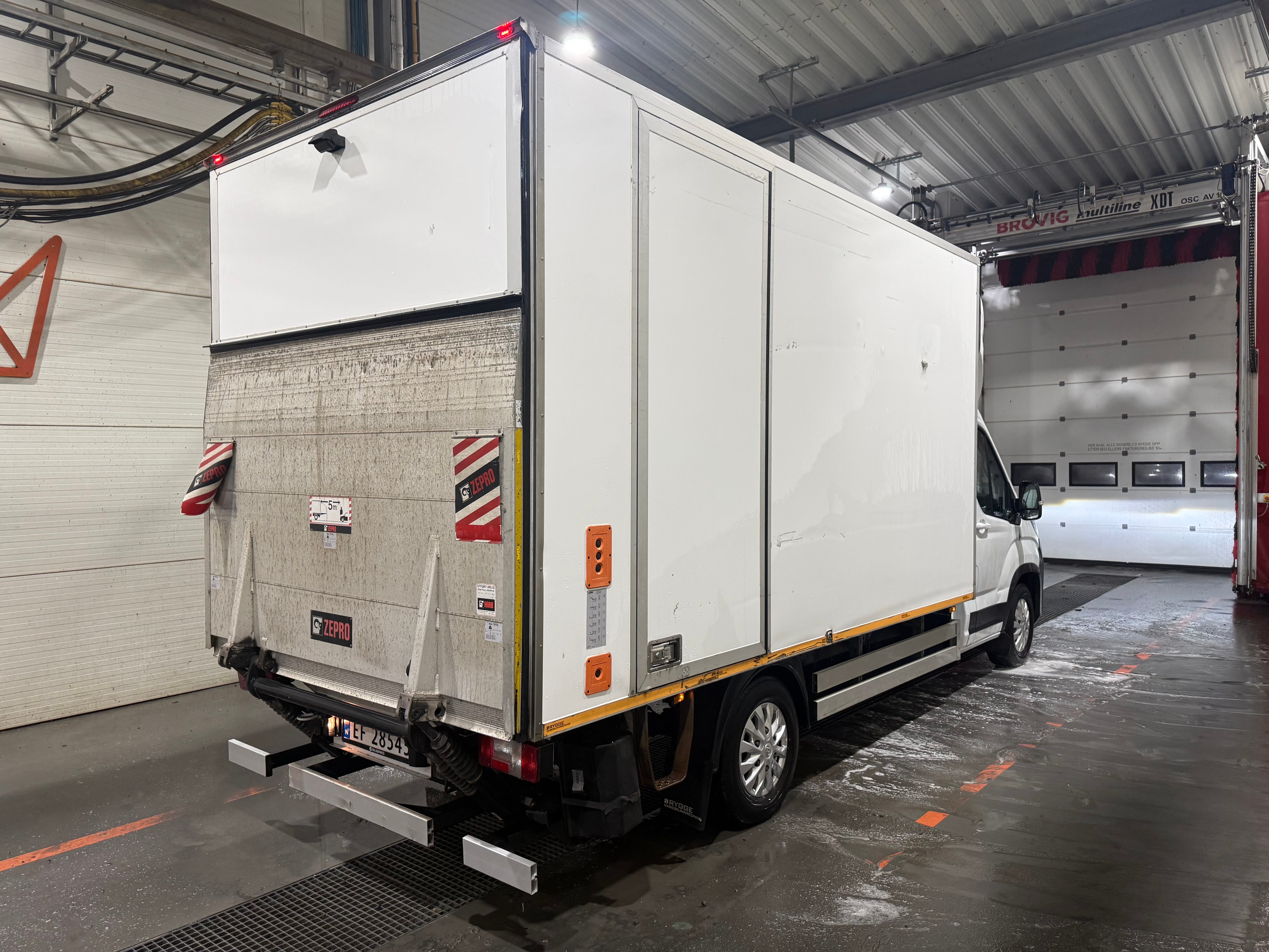 Maxus eDeliver 9 Elektrisk Skapbil - Gratis Parkering + Bom! med GPS
