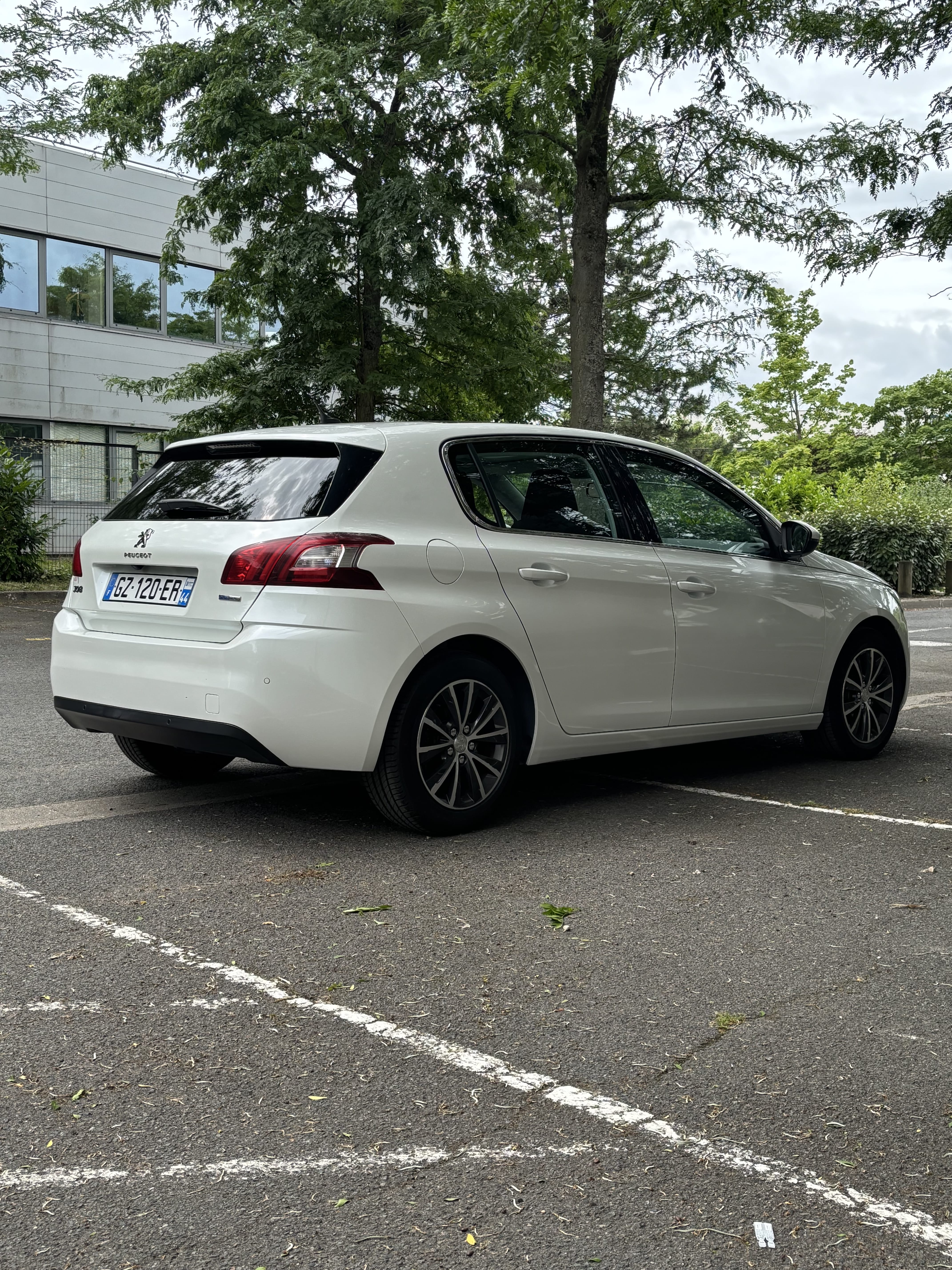 Peugeot 308 Allure 1.2L 130cv essence EAT6 | Toit panoramique | caméra de recul avec Climatisation