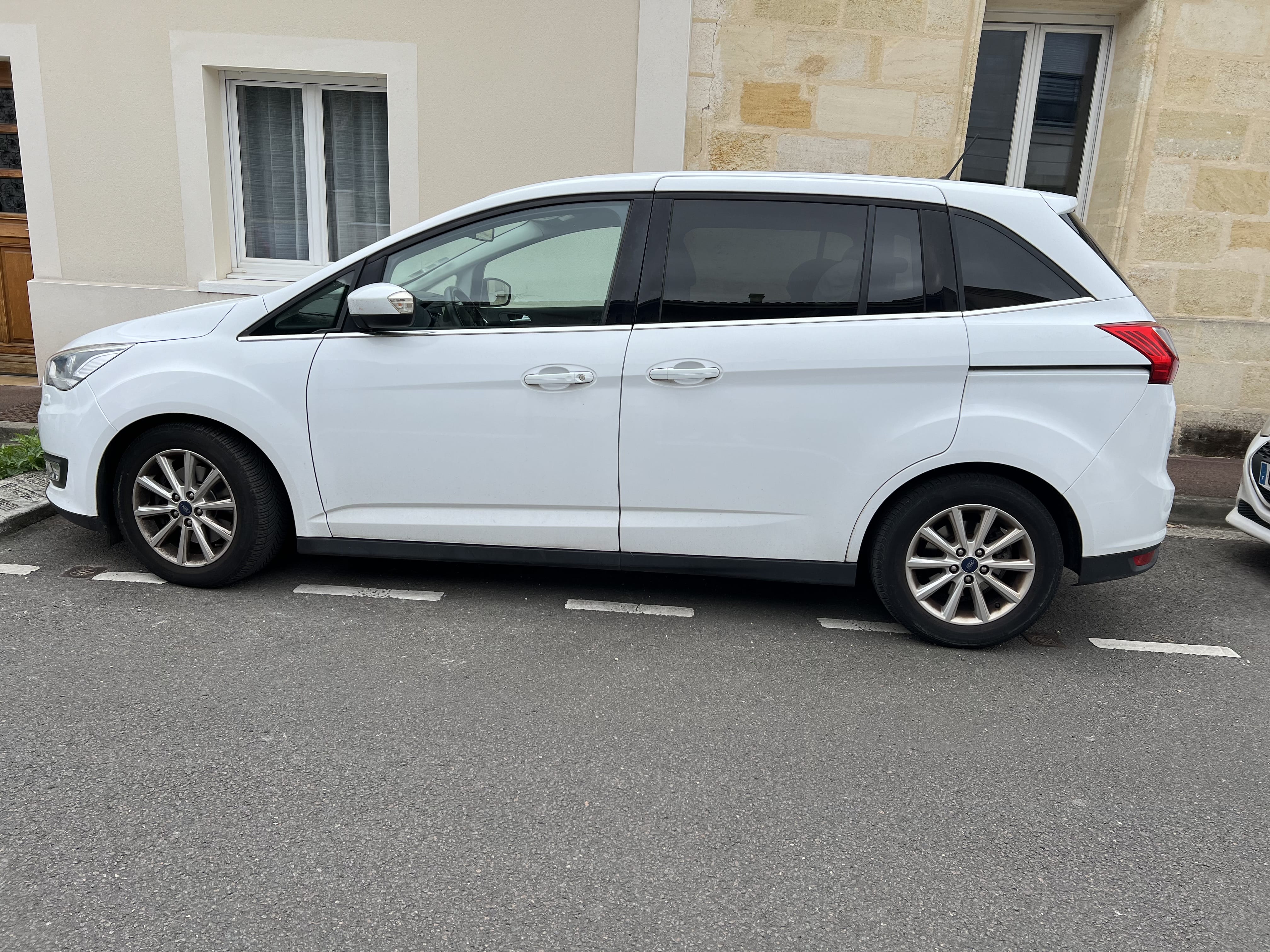 Ford Grand C-Max avec Climatisation