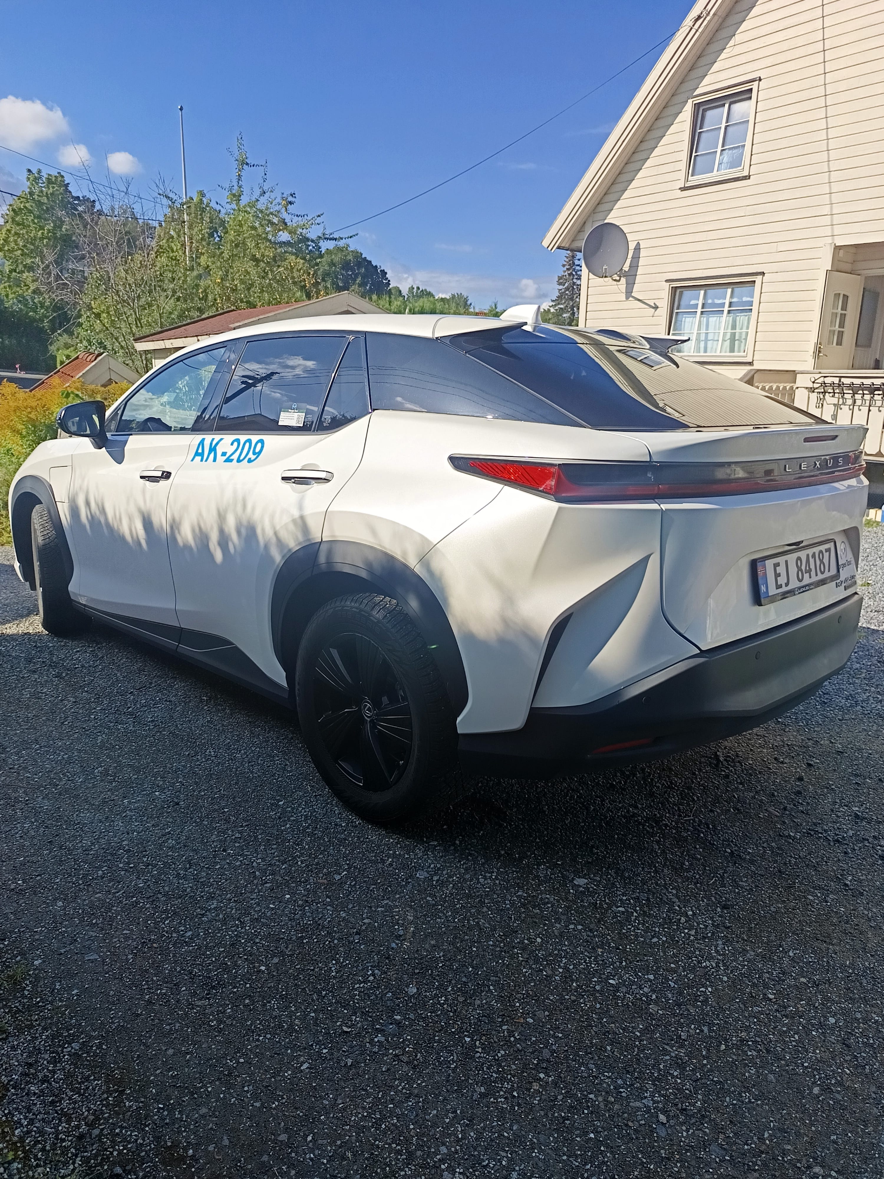 Lexus RZ 450e Executive with GPS