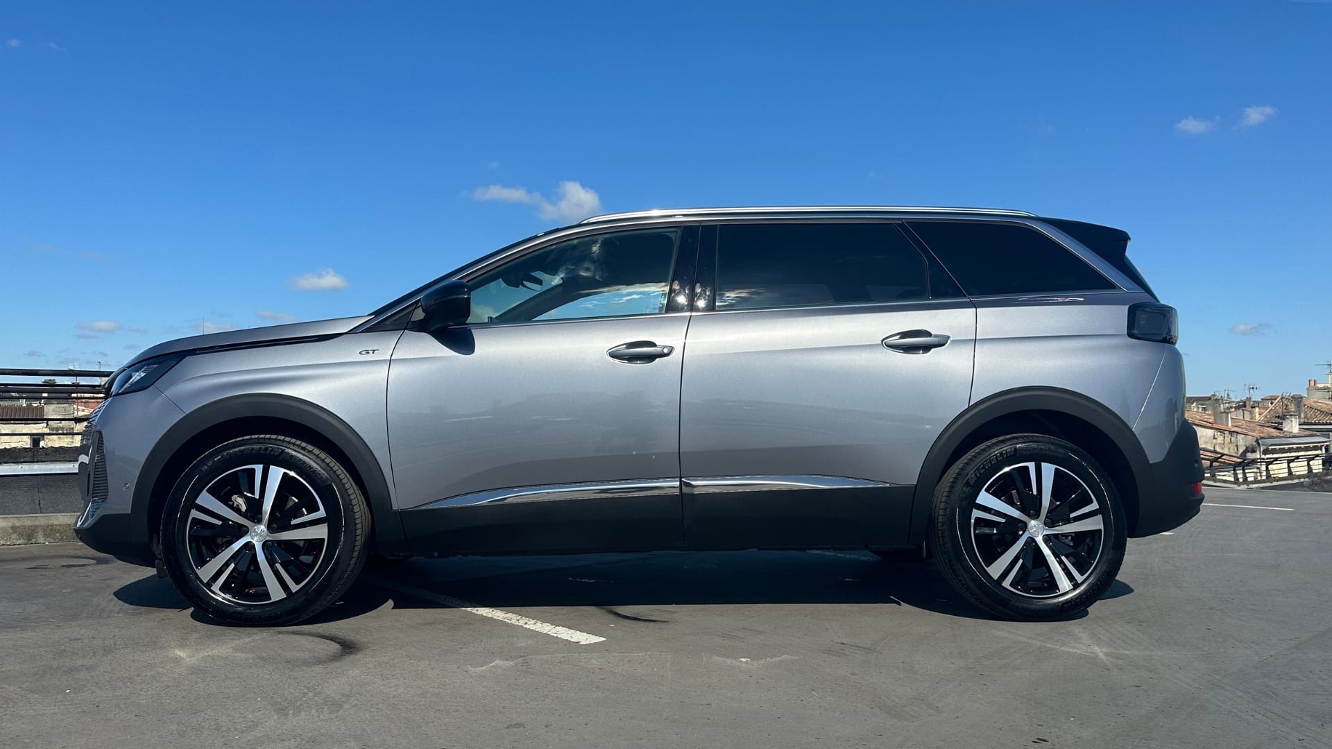 Peugeot 5008 GT 7pl | AUTO | Sièges Chauff. | GARE ST-JEAN (750m) avec Climatisation