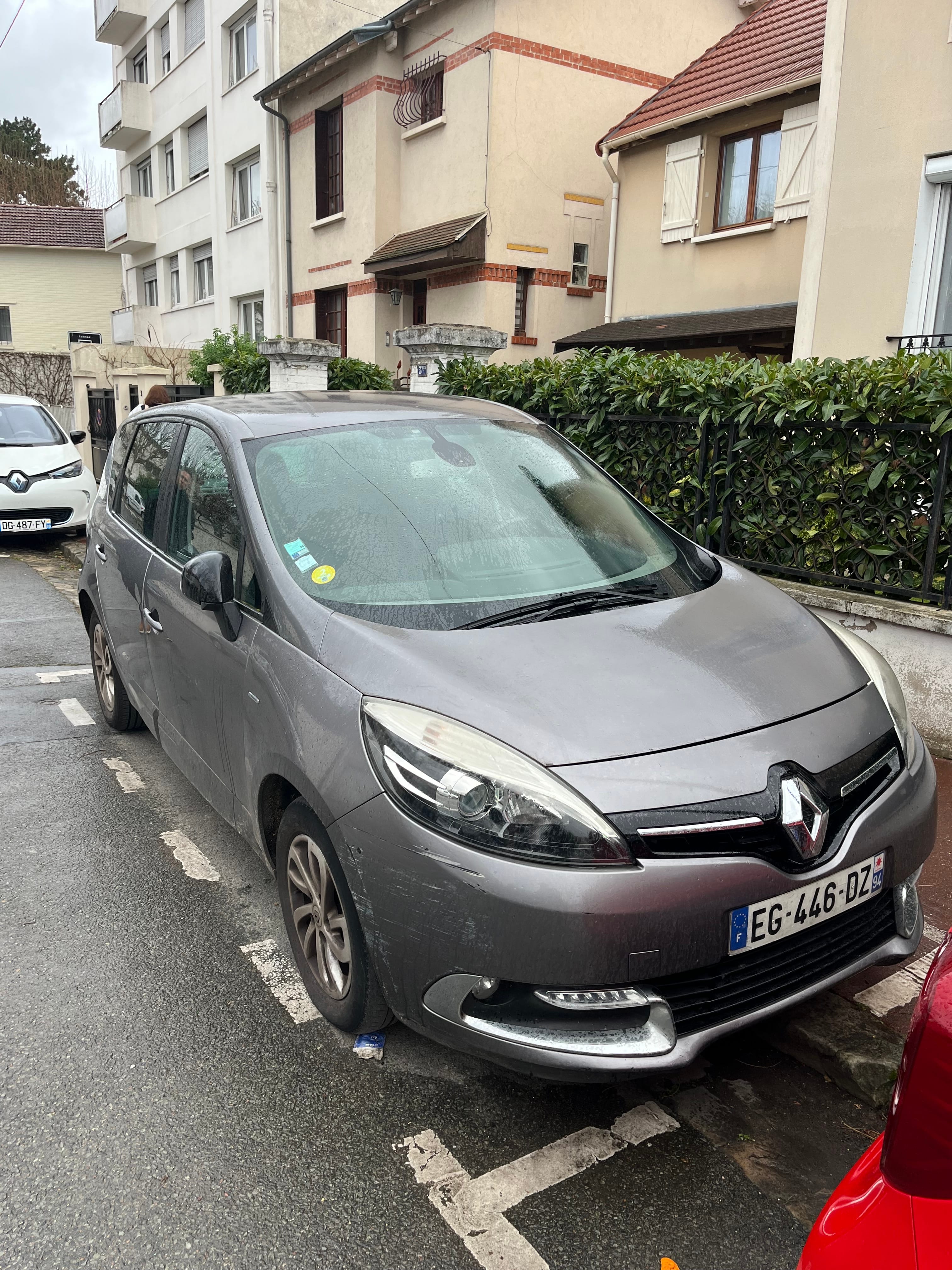 Renault Scenic 1,5 l dci 110 ch avec Climatisation