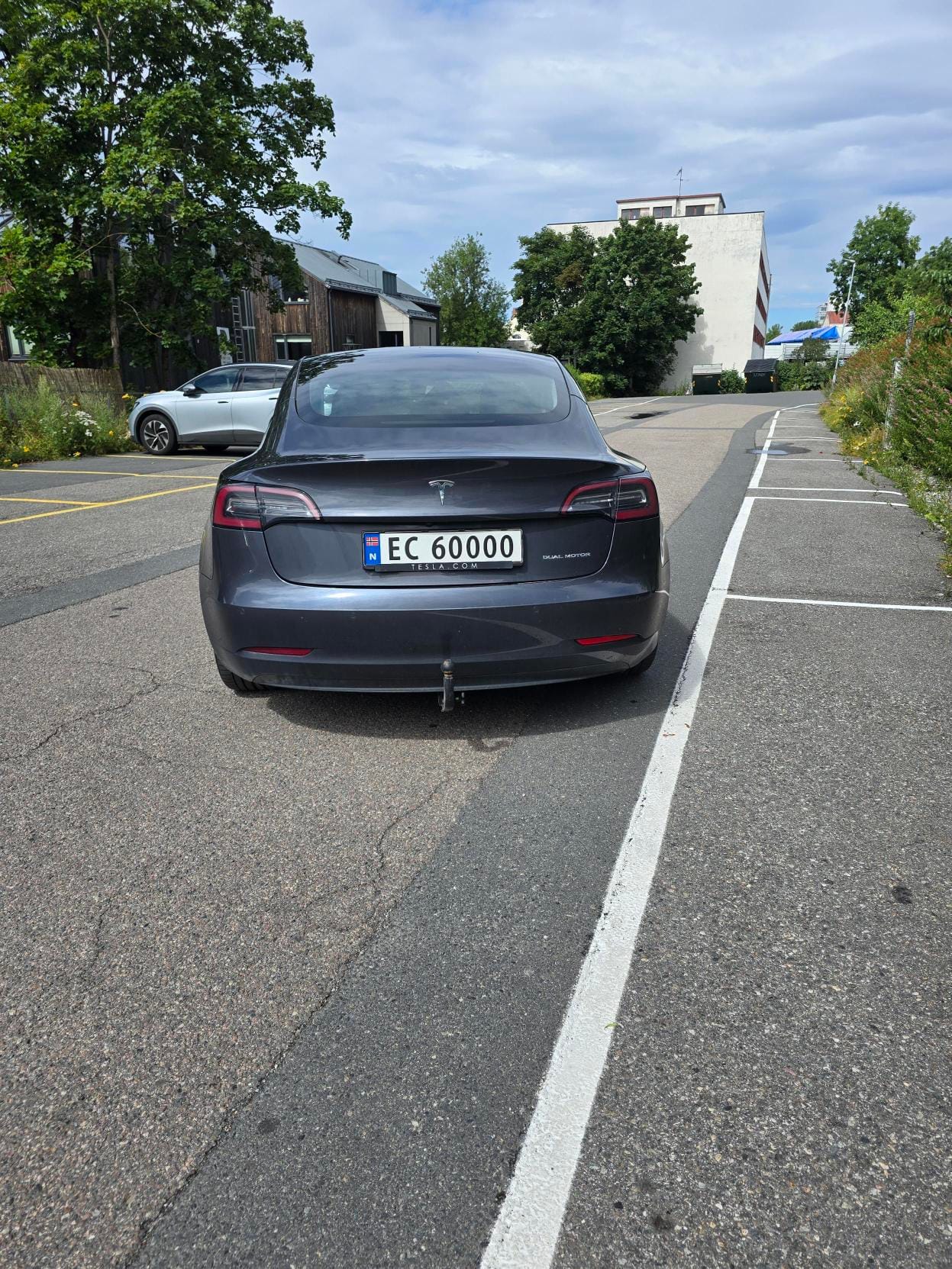 Tesla Model 3 Long Range mit Kindersitz