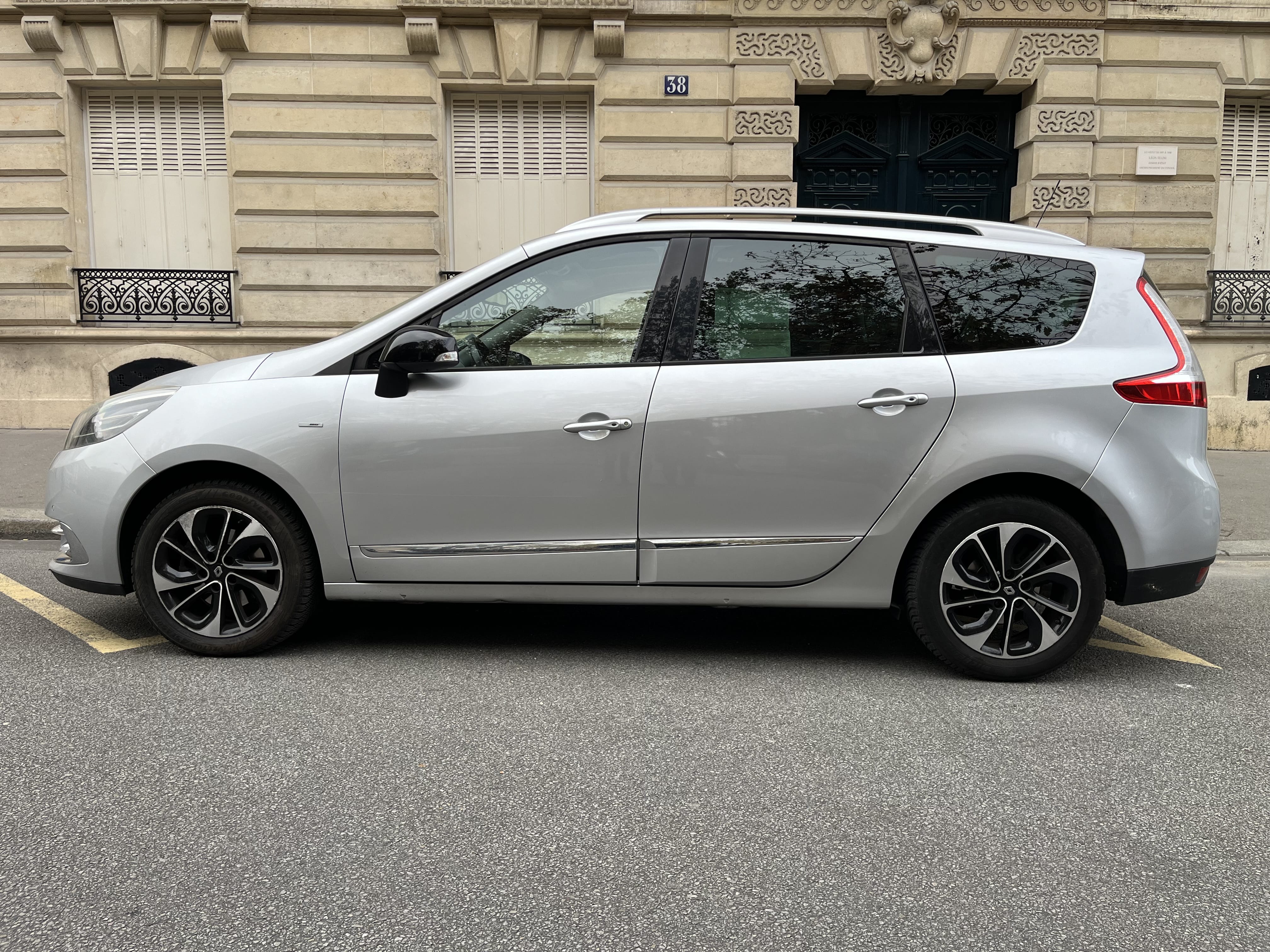 Renault Grand Scenic 7 places Essence Bose - Idéale famille avec Climatisation
