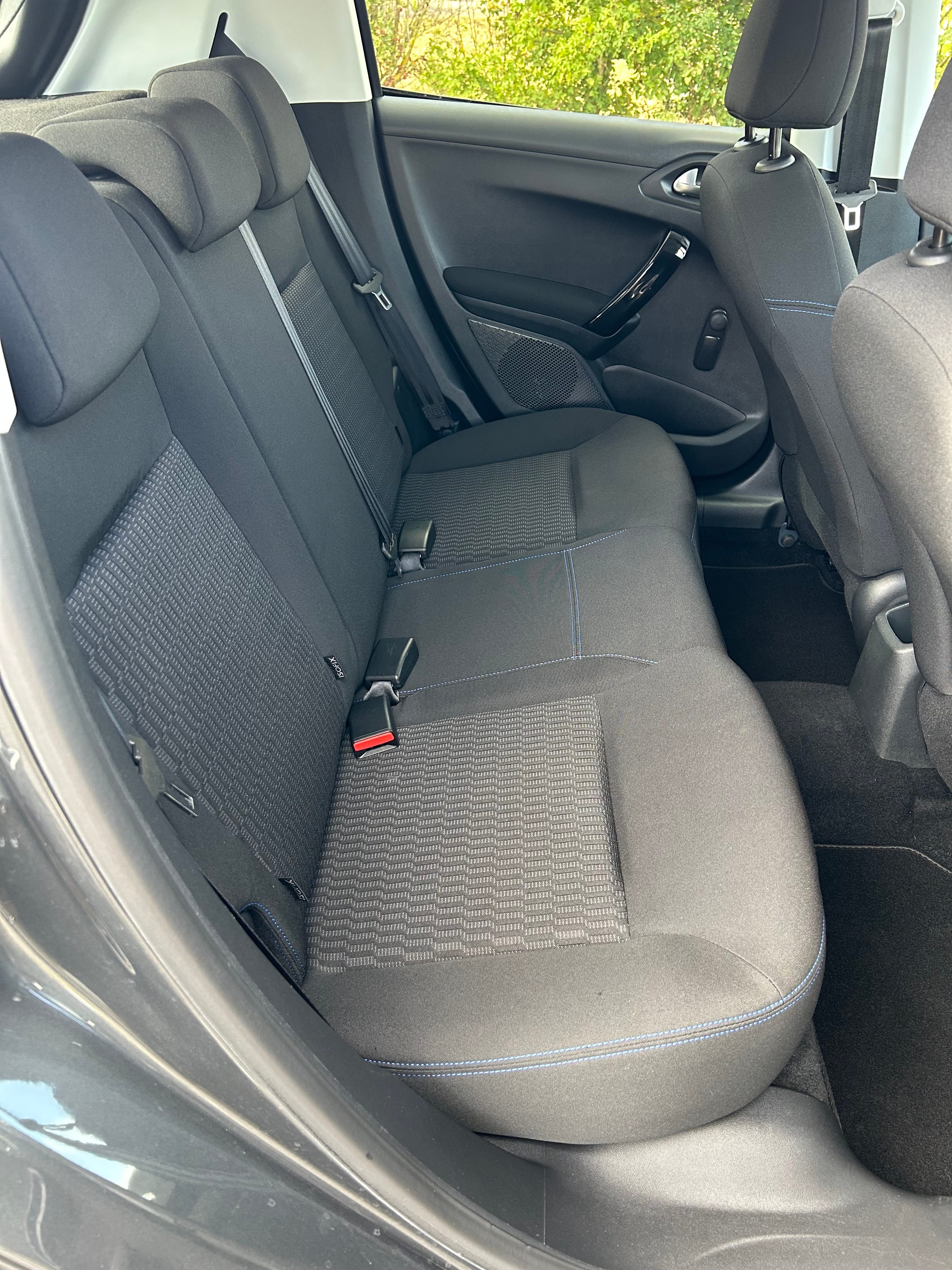 Peugeot 208 avec Apple CarPlay