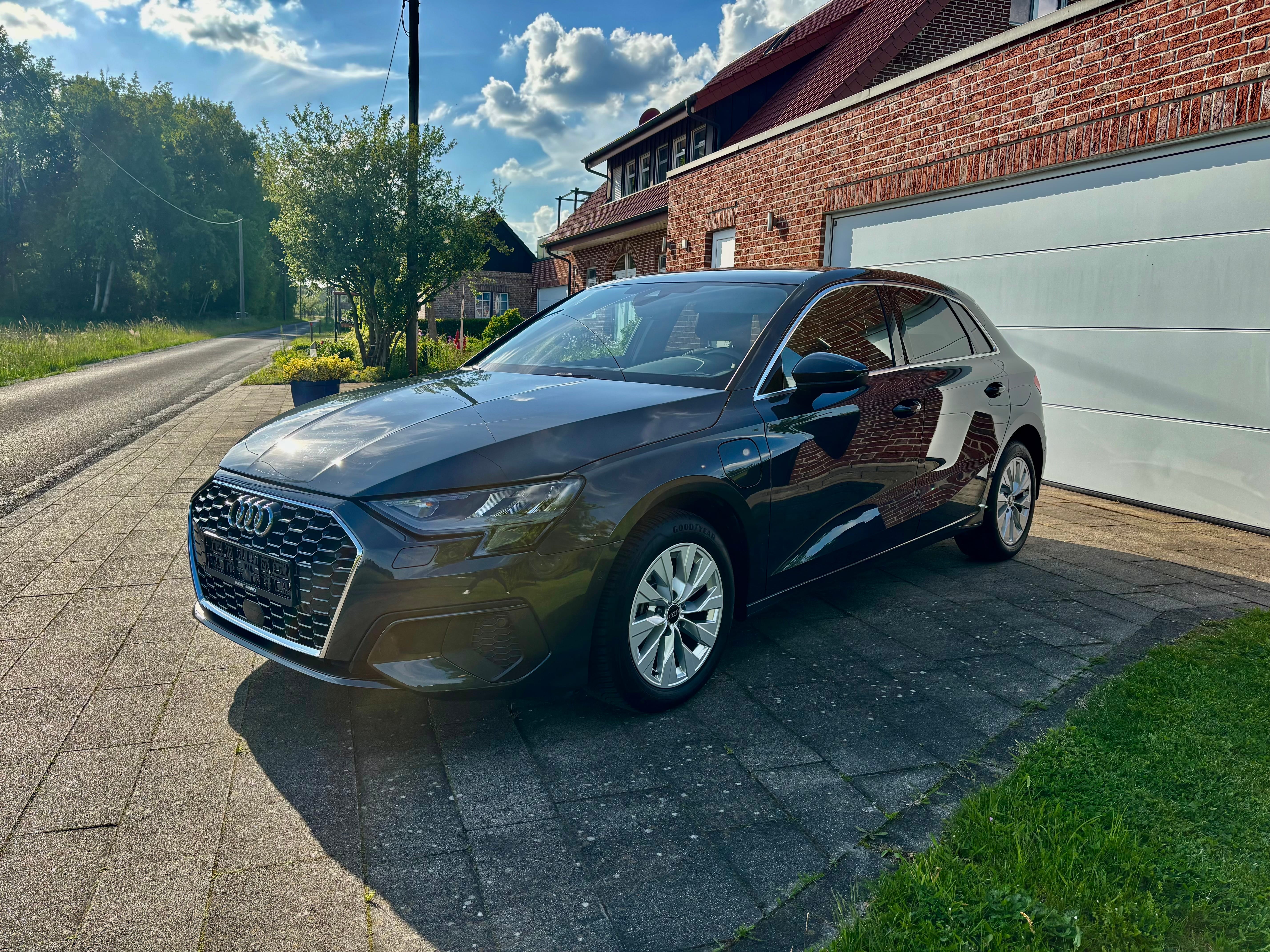 Audi A3 Sportback e-tron 1.4T Premium, 2024, Super 95 / Elektro (Hybrid), Automatik