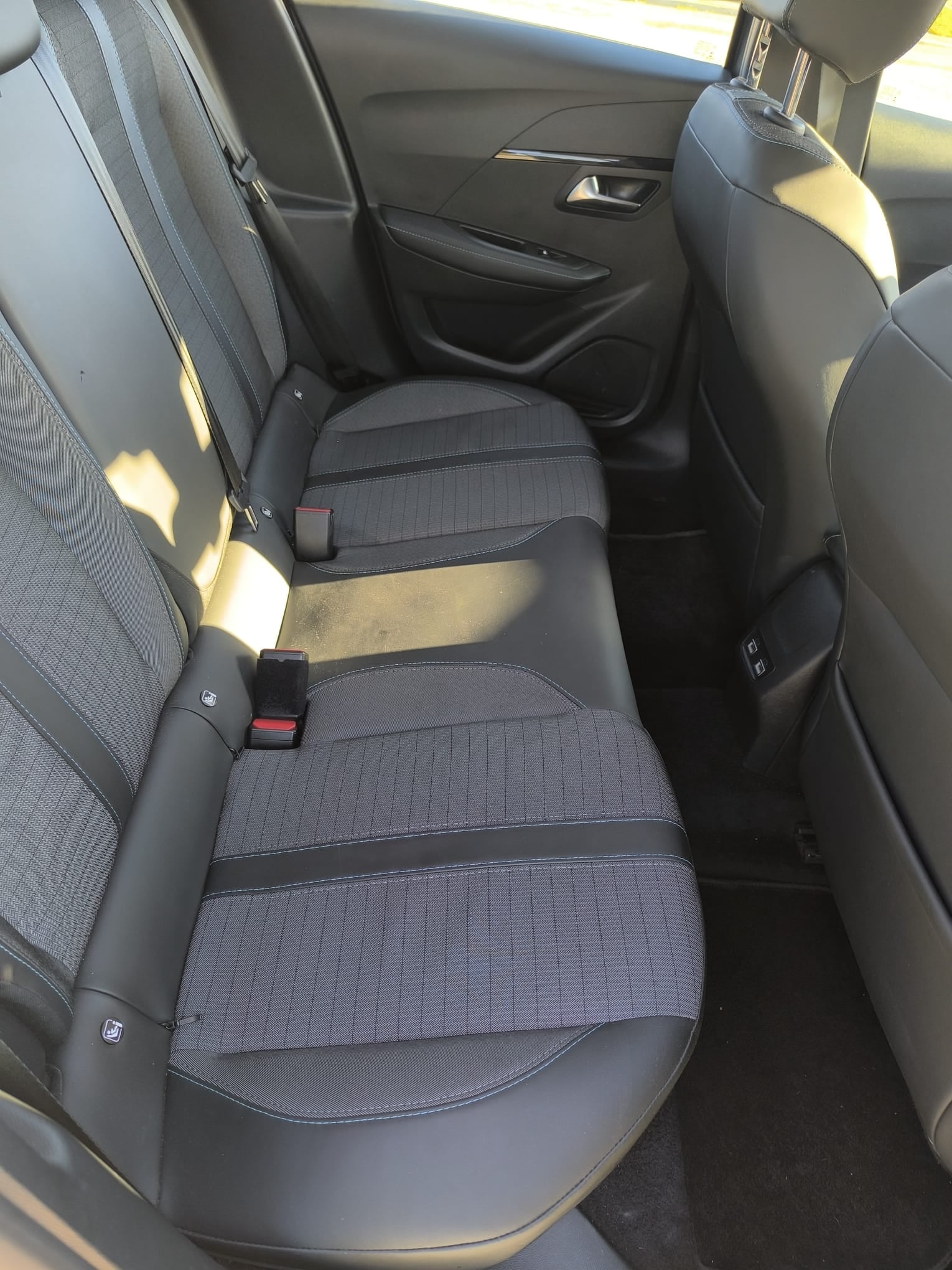 Peugeot 208 1.2 100CV avec Régulateur de vitesse