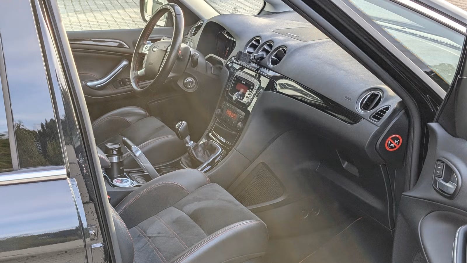 Ford S-Max with USB charging ports