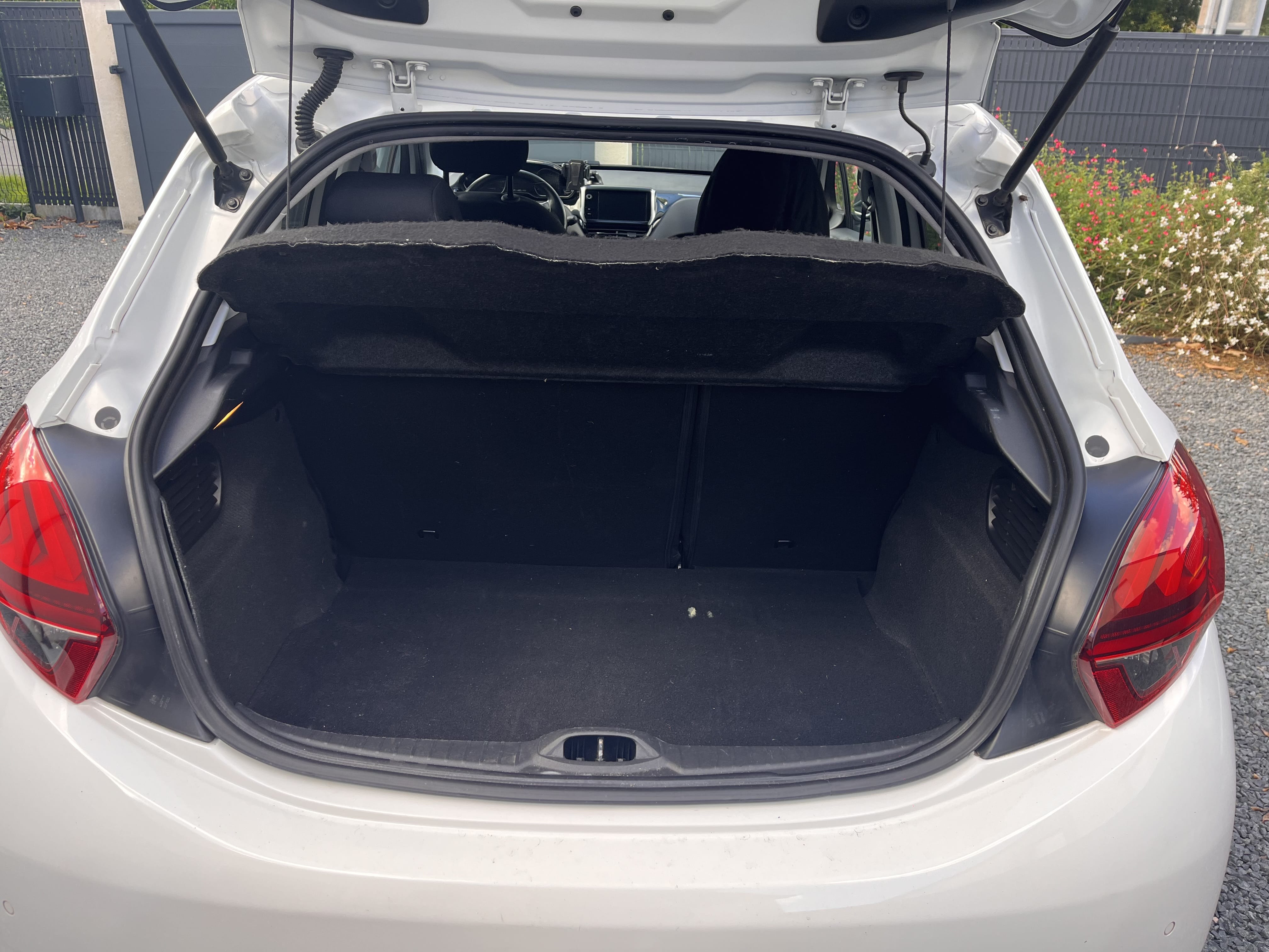 Peugeot 208 con Entrada de Audio/iPod