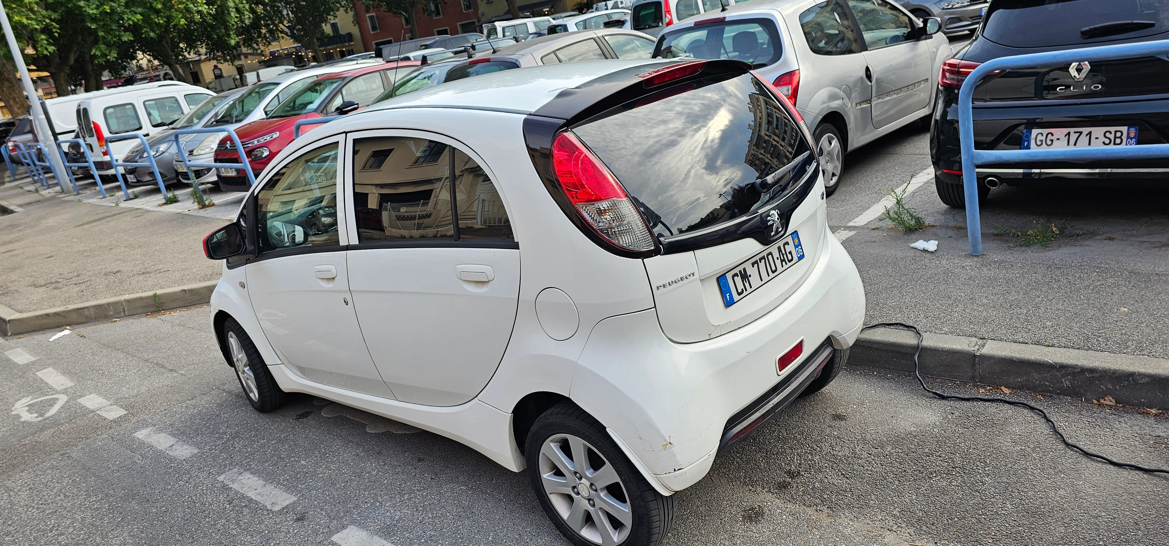 Peugeot iOn