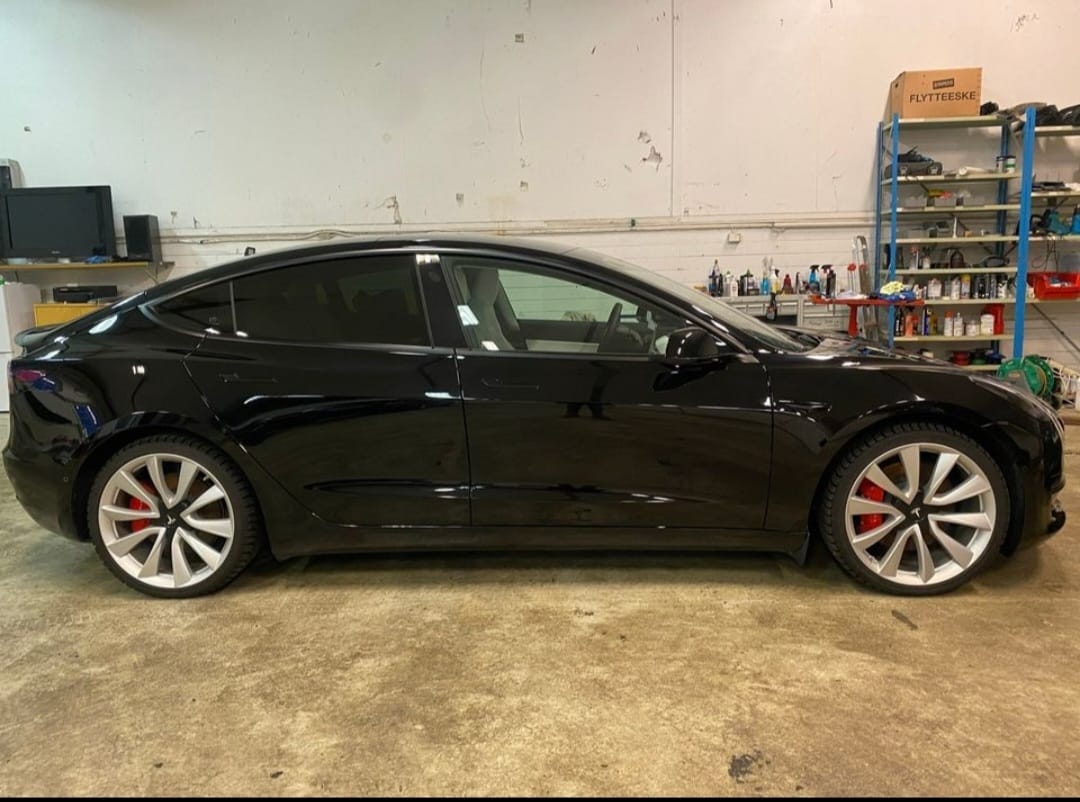 Tesla Model 3 Performance med Aircondition