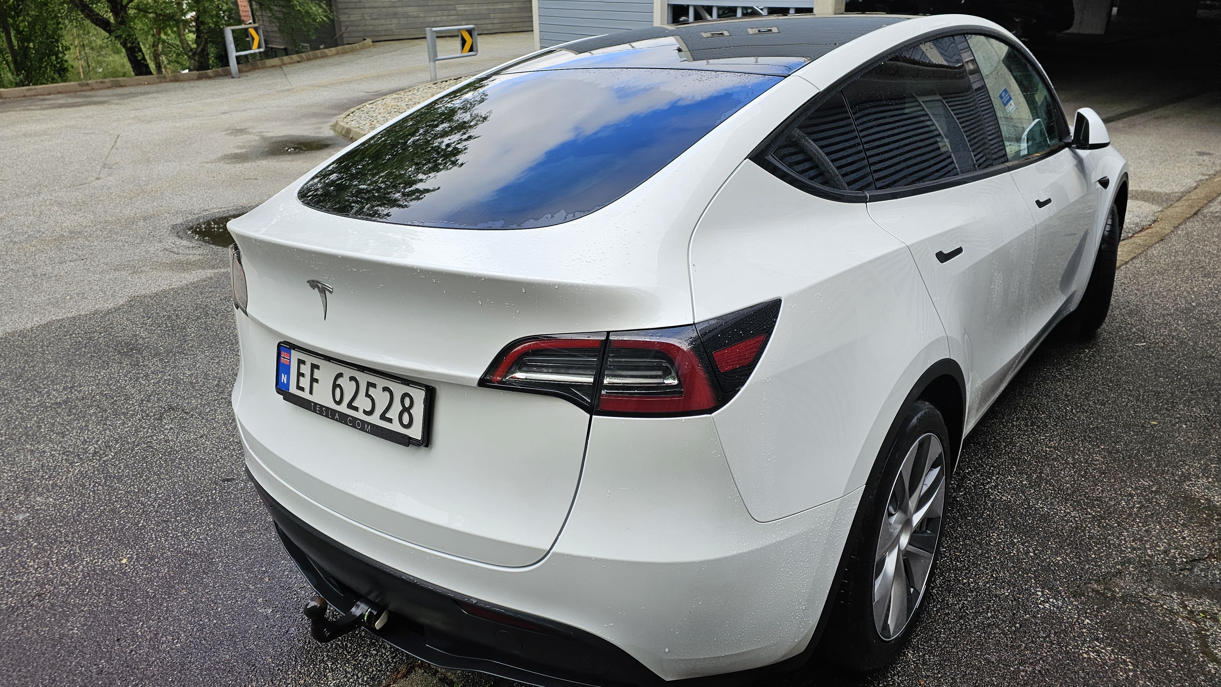 Tesla Model Y med Cruisekontroll