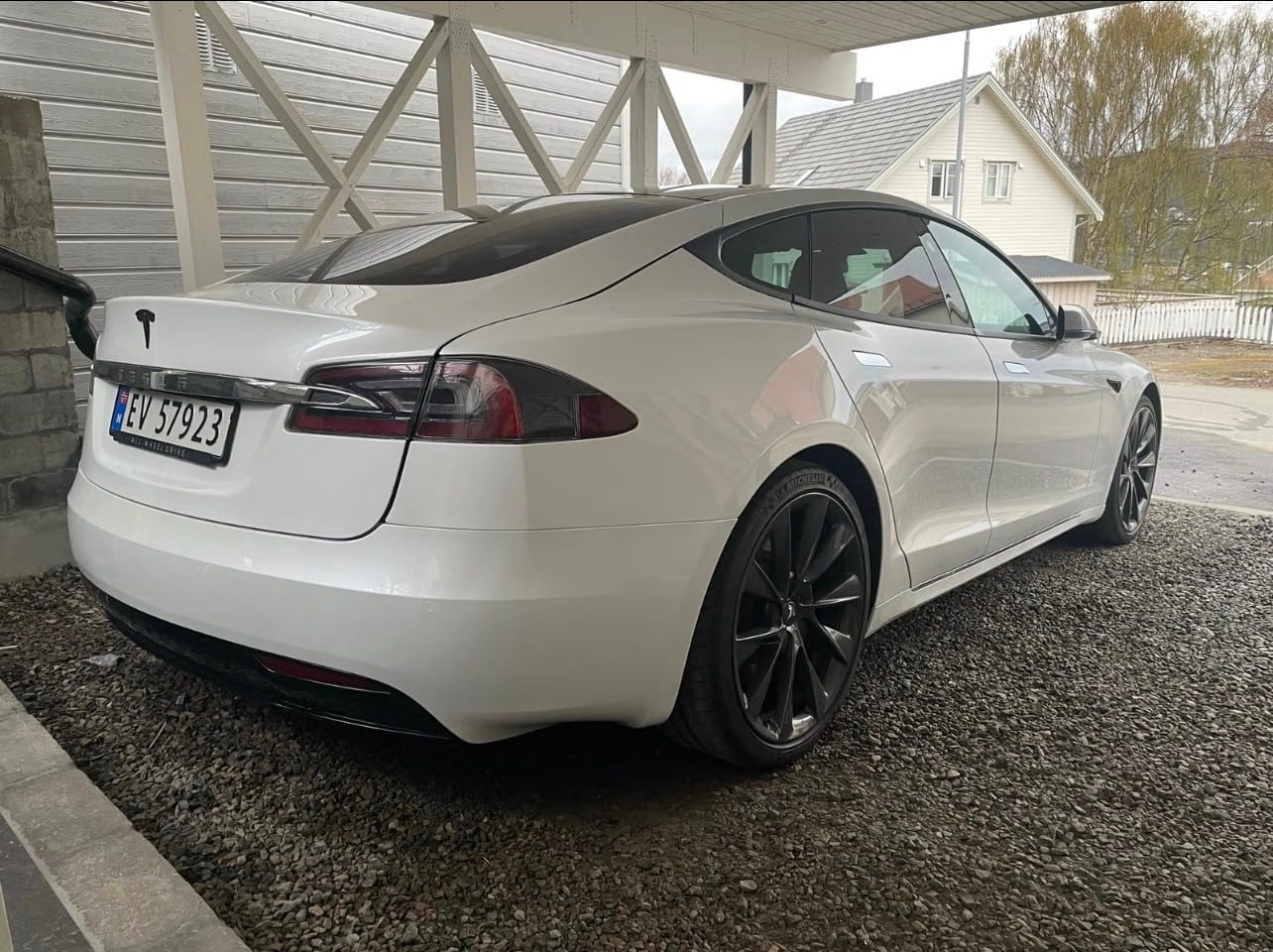 Tesla Model S 75 med Ryggekamera