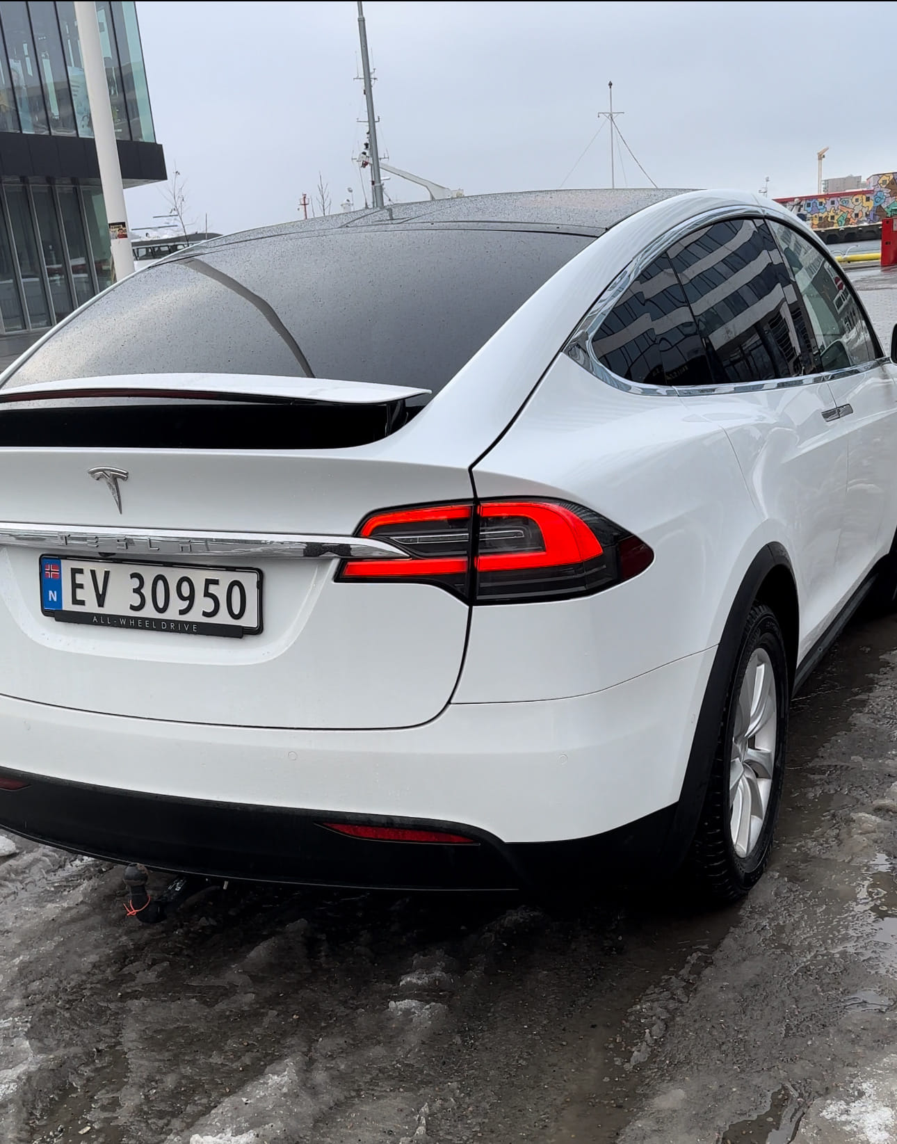 Tesla Model X met Autostoel baby