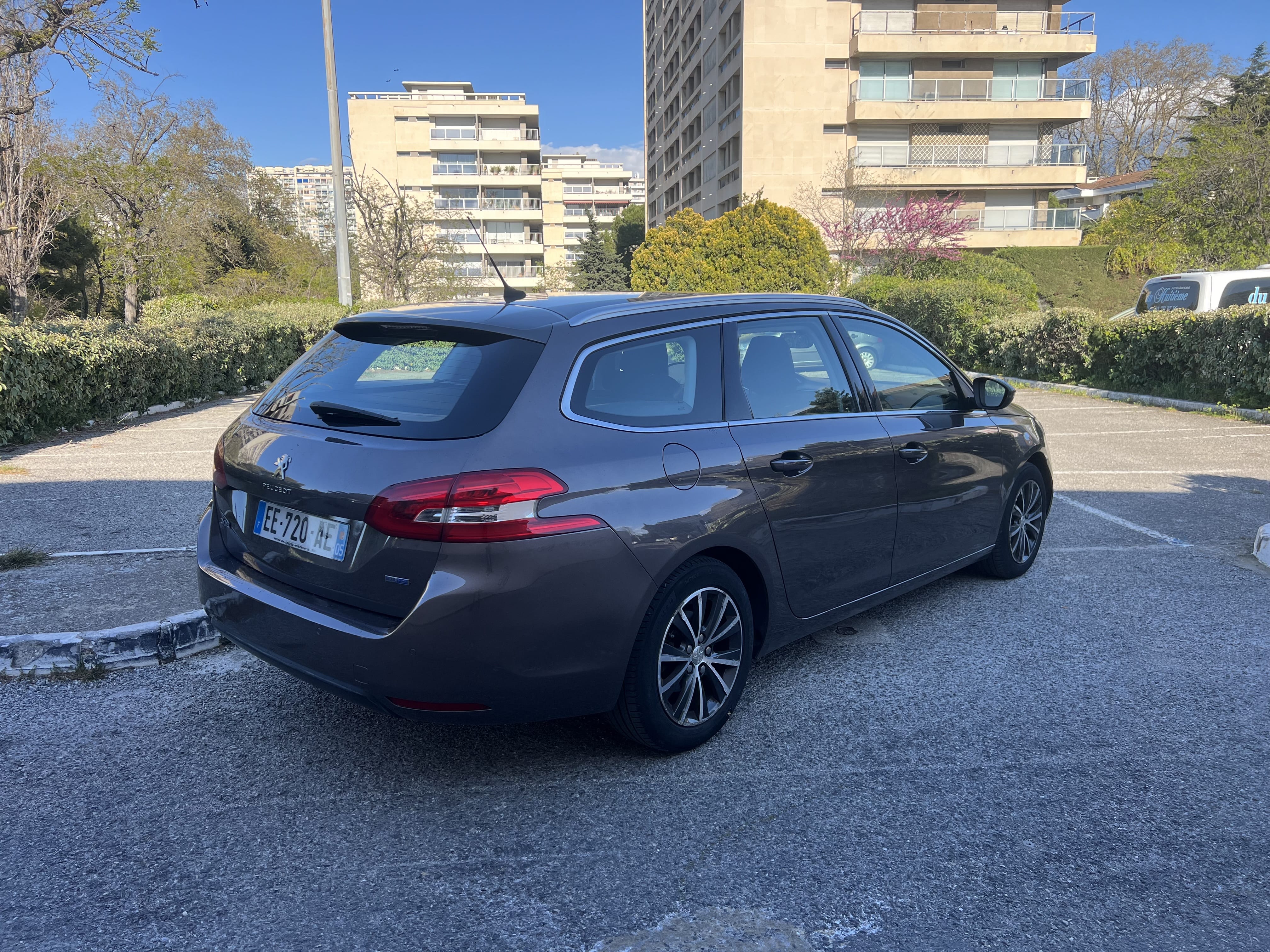 Peugeot 308 SW with GPS
