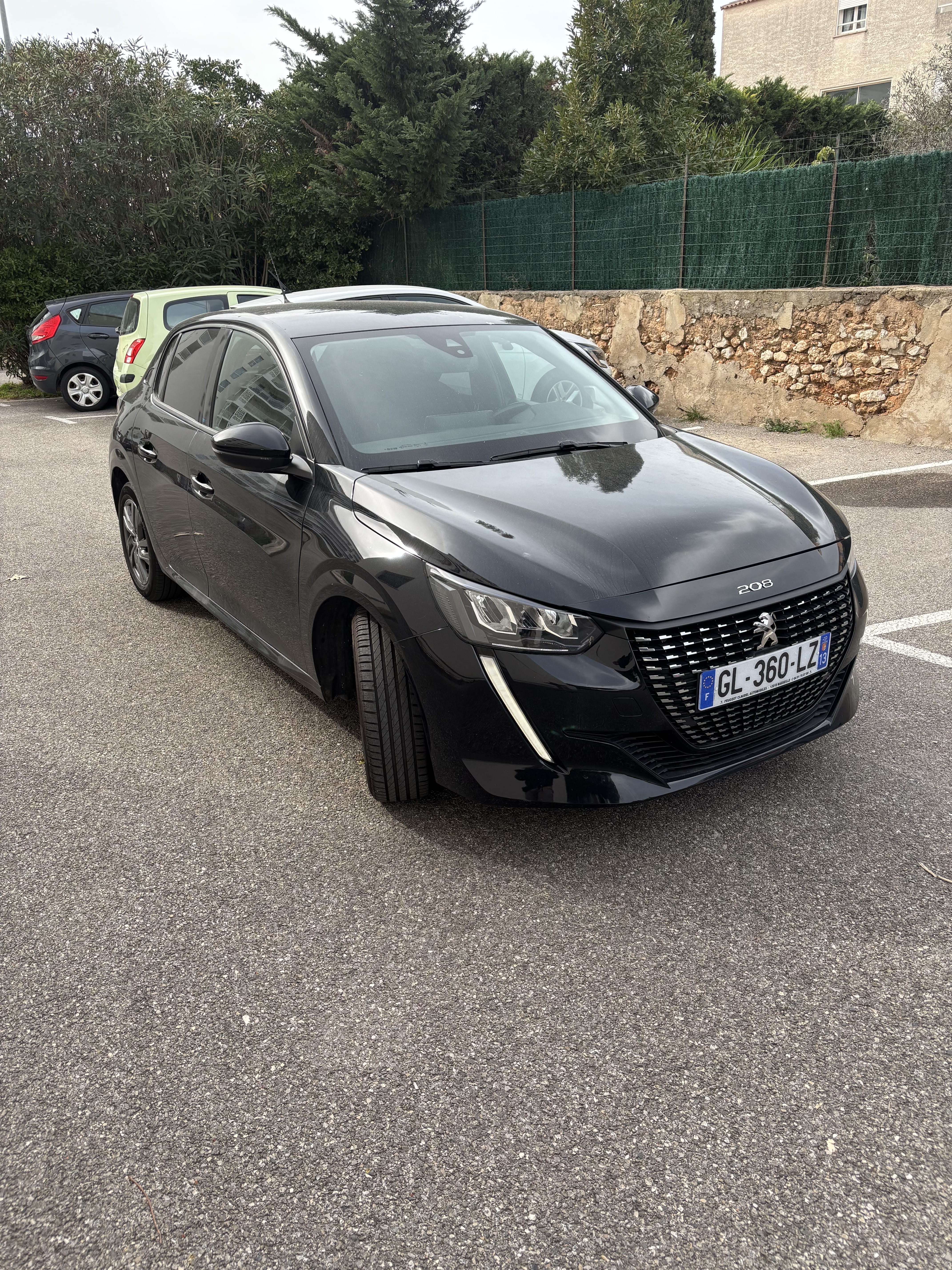 Peugeot 208 1.2 PureTech 100 ch mit Klimaanlage