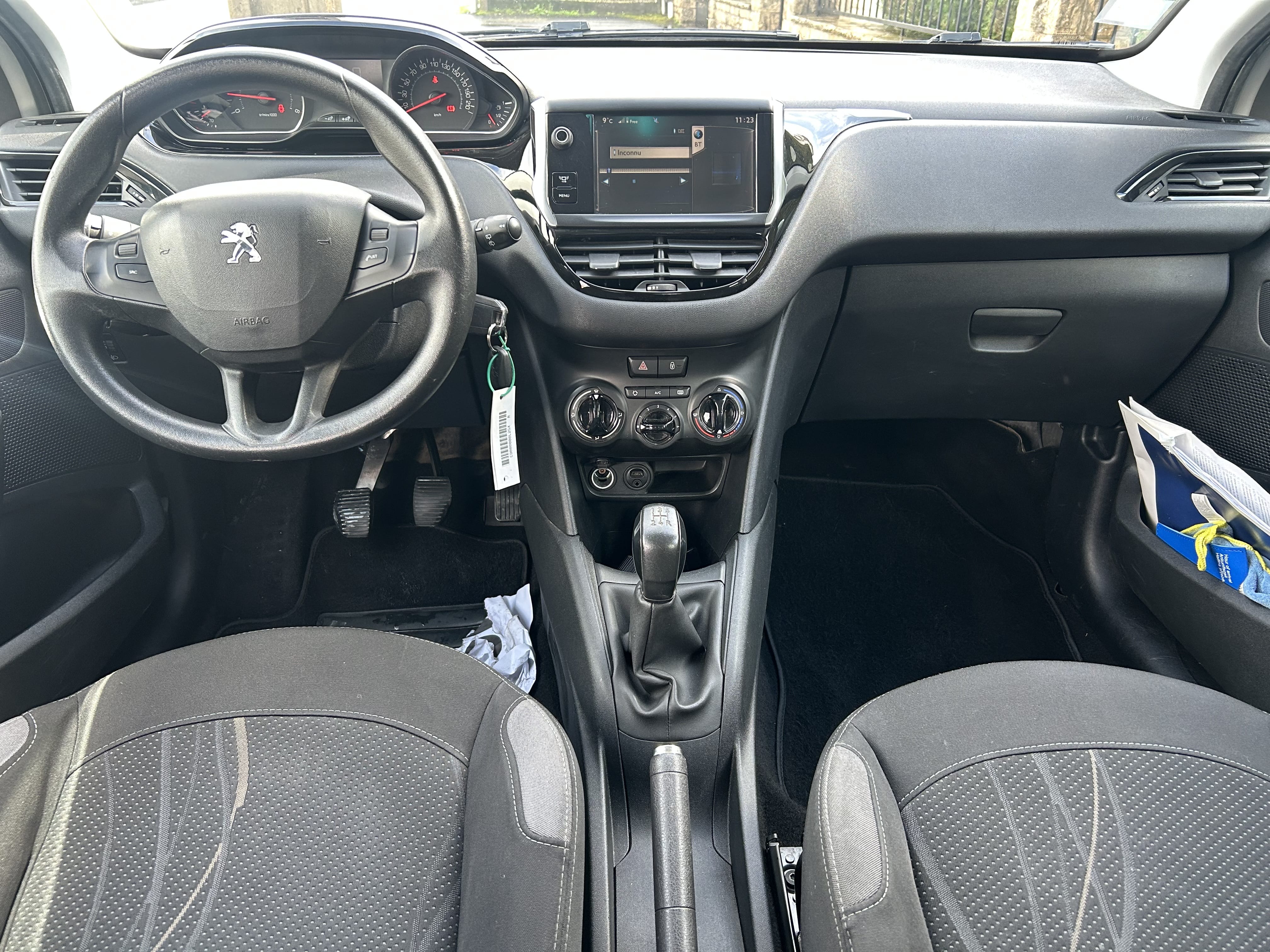 Peugeot 208 avec Entrée audio / iPod