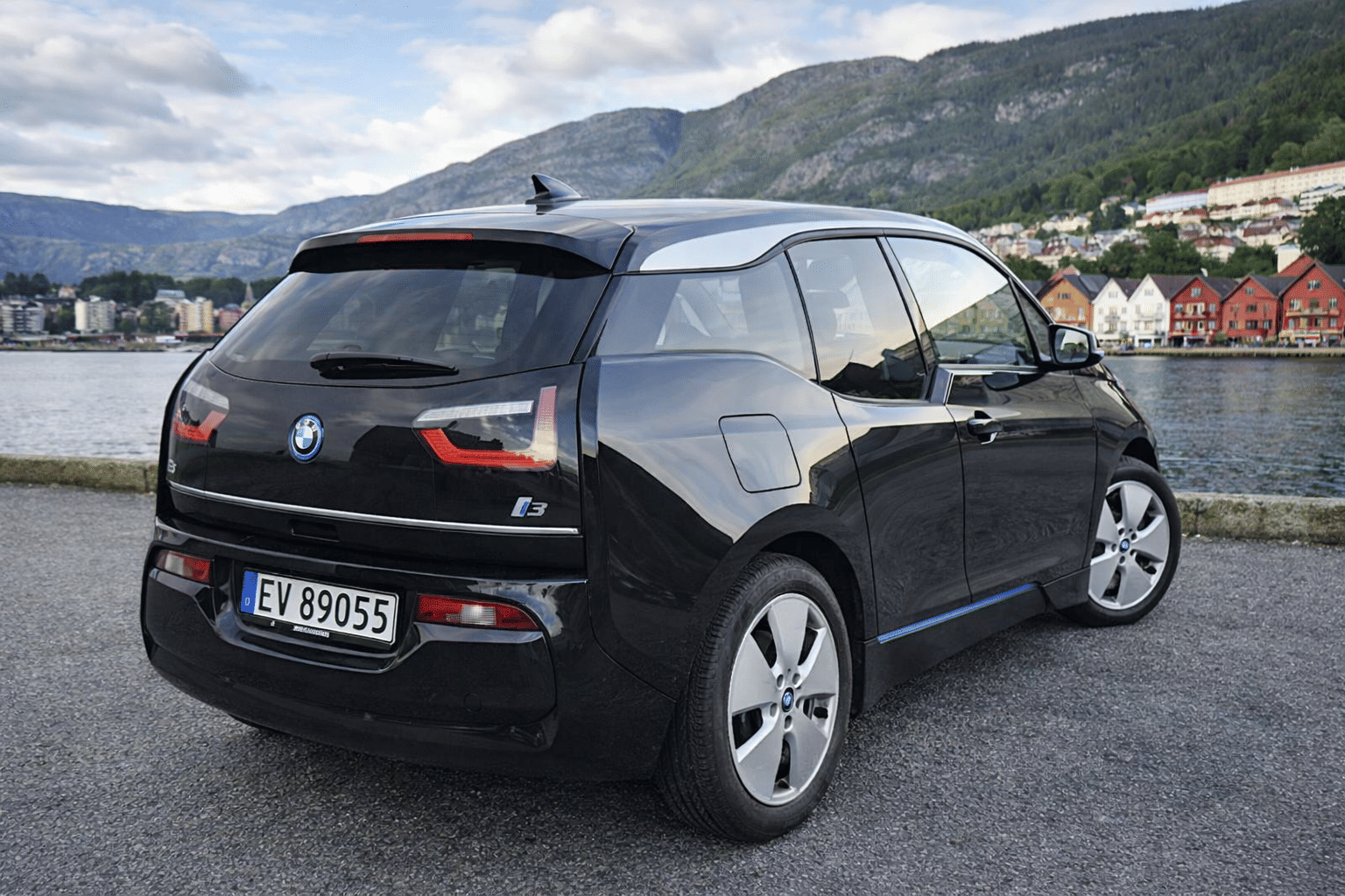 BMW i3 City Center Garage (Bygarasjen) – Parking included med GPS