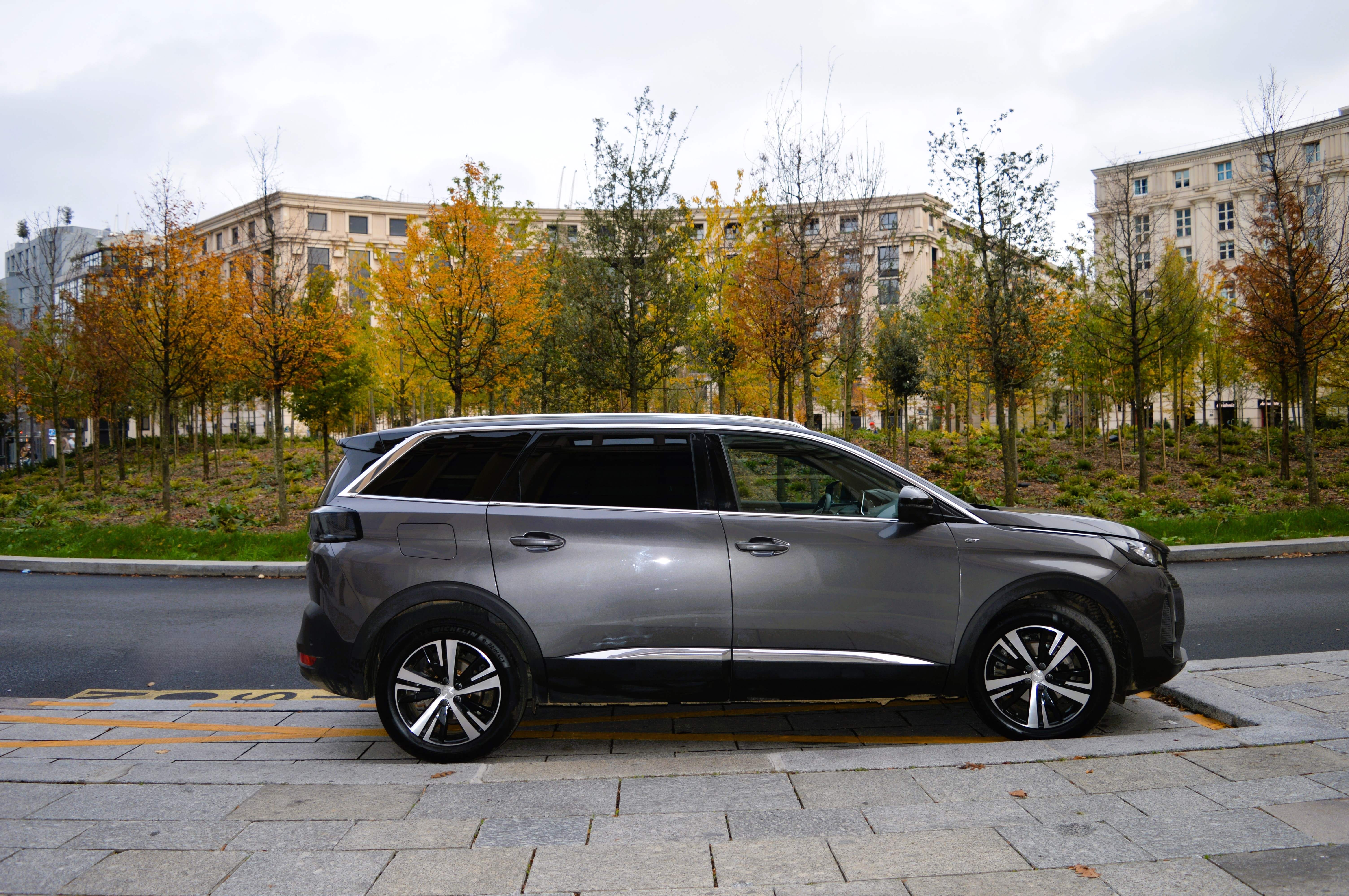 Peugeot 5008 Essence/Hybride Non recharg 7 places - Gare Colombes, 2023, Essence 98 / Électrique (hybride), automatique, 7 places