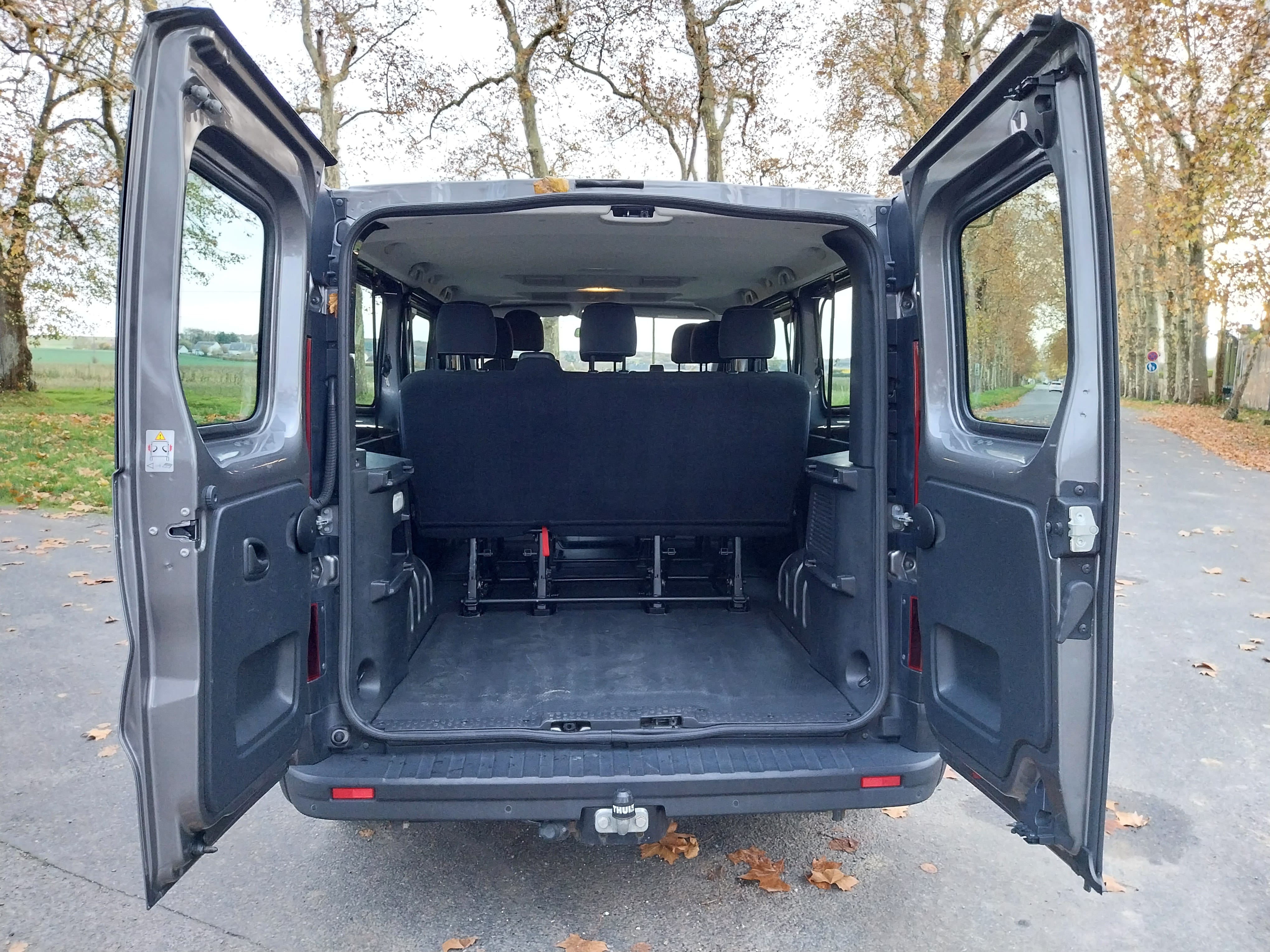 Opel Vivaro Combi avec GPS