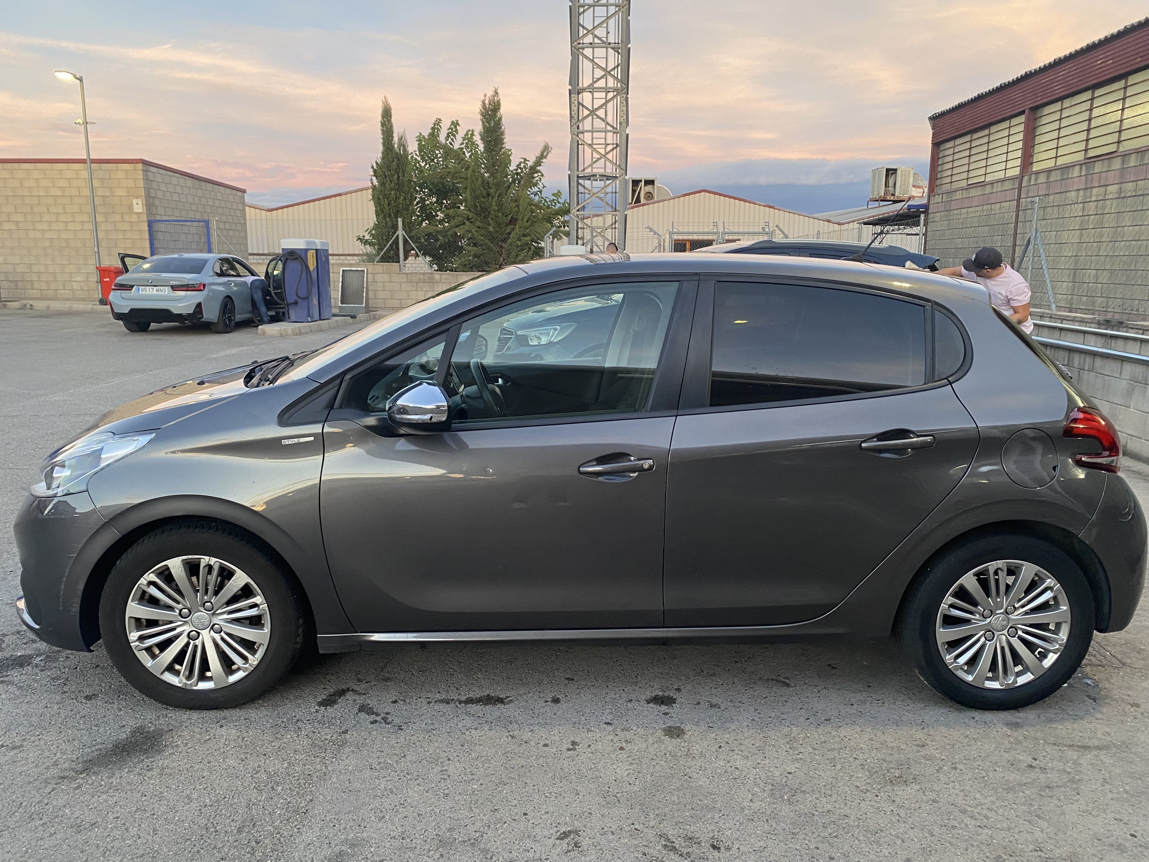 Peugeot 208 con Aire acondicionado
