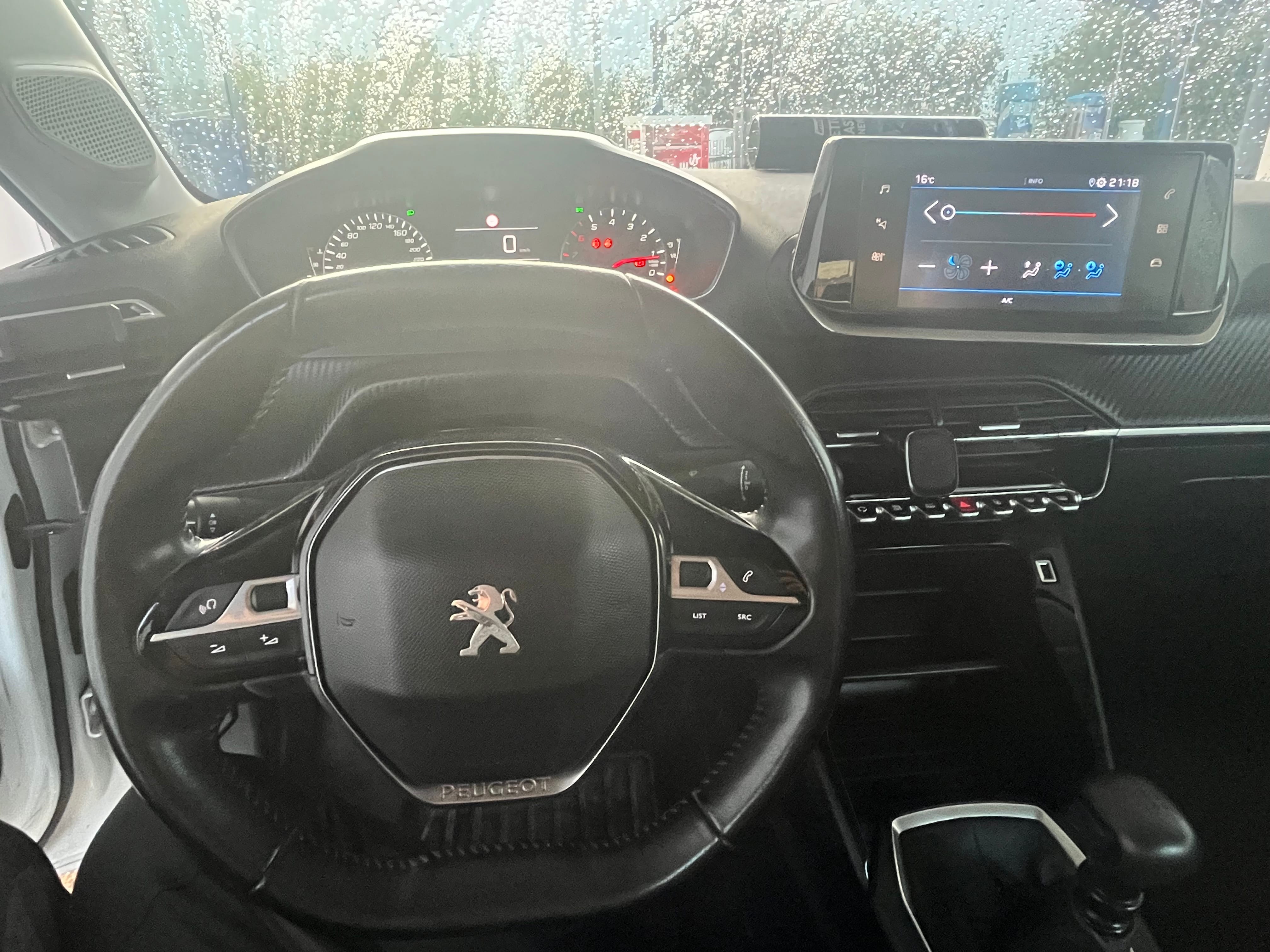 Peugeot 208 avec GPS