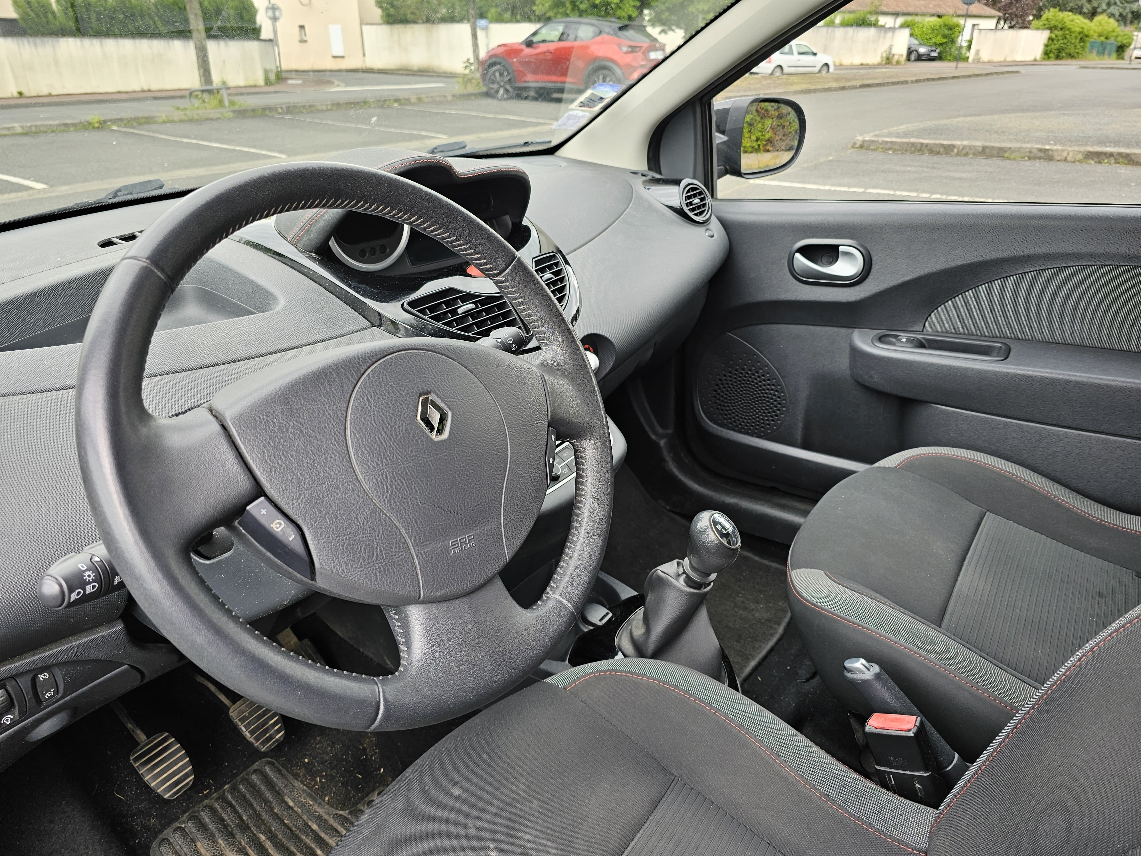 Renault Twingo II 1.2 16V avec Entrée audio / iPod