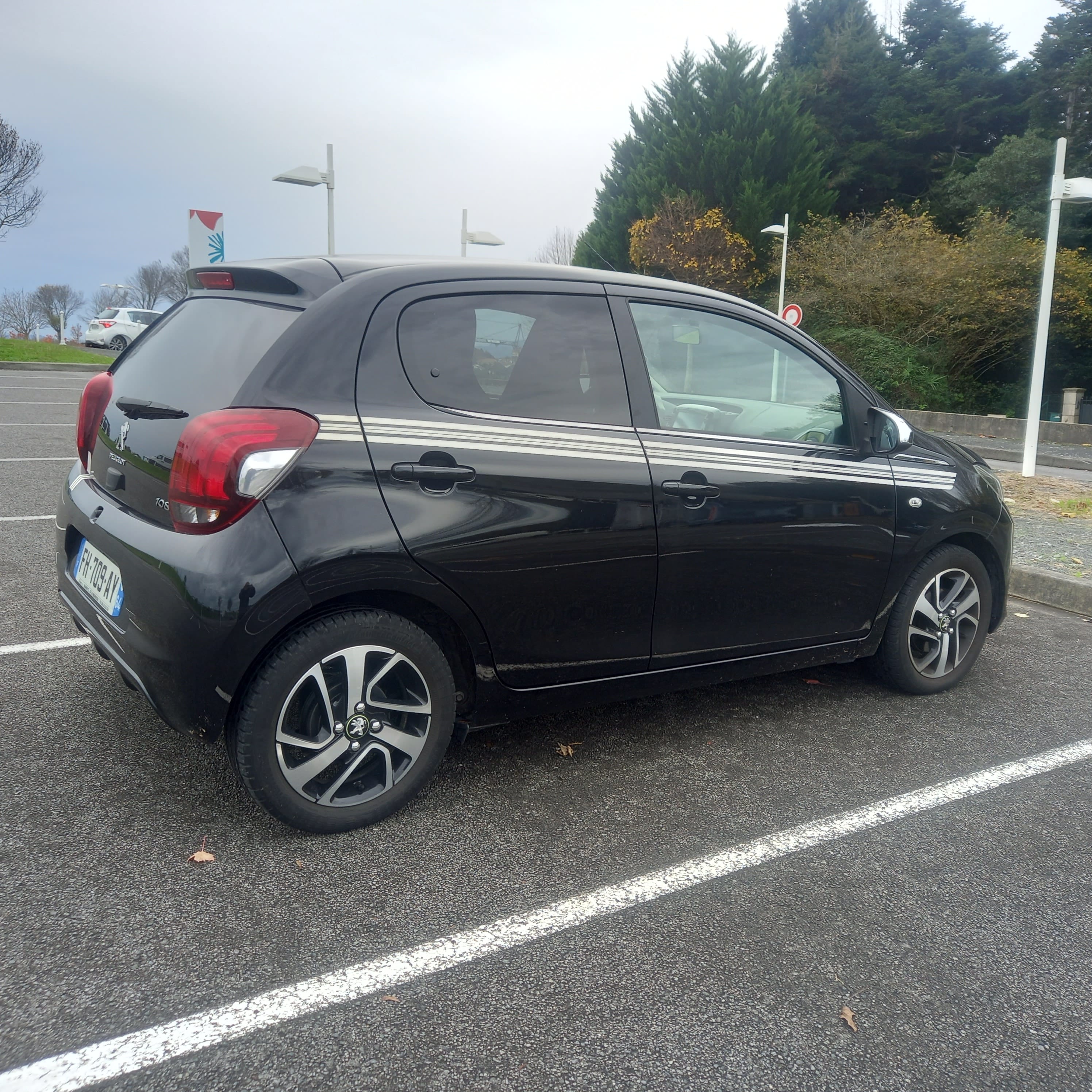 Peugeot 108 COLLECTION NOIRE avec Audio Bluetooth