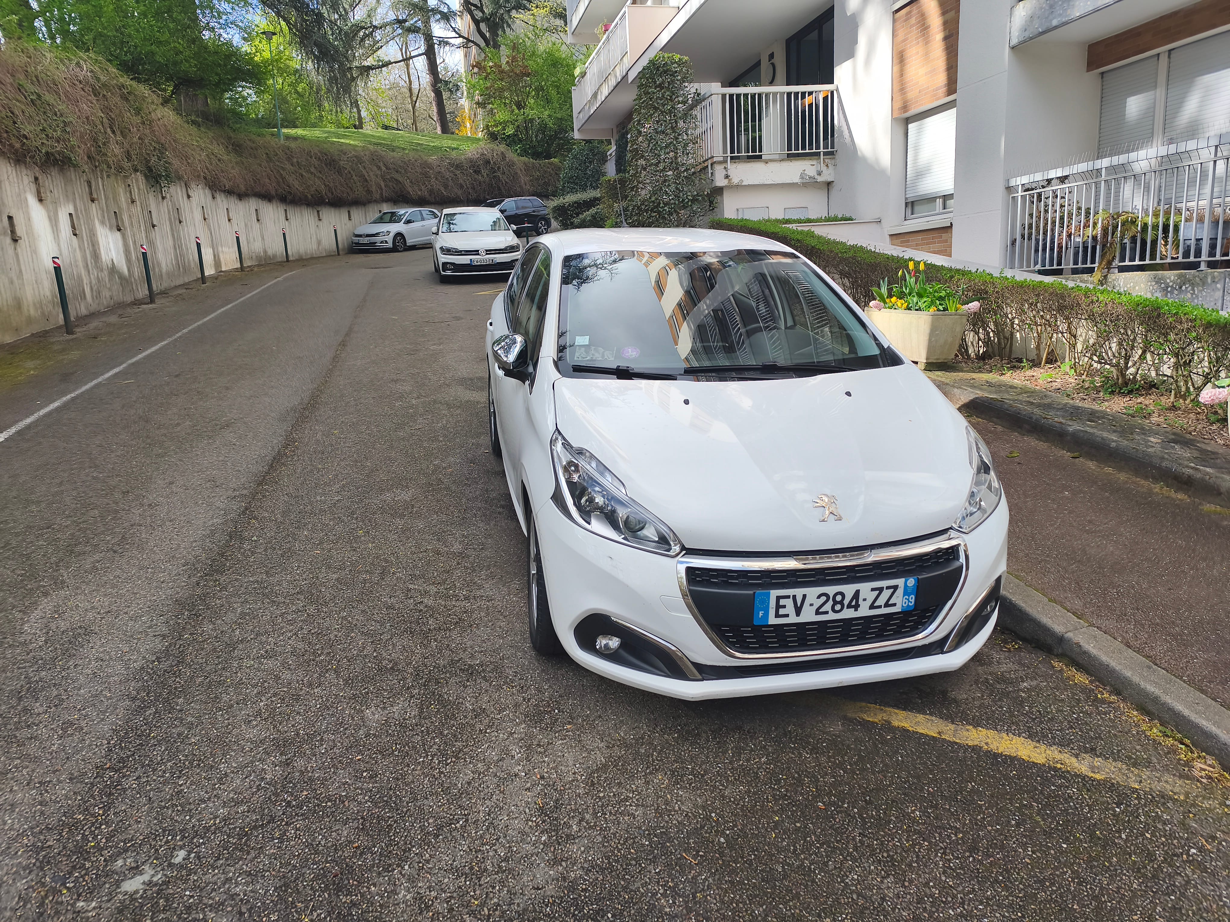 Peugeot 208 1.2 thp 110 cv with Air conditioning