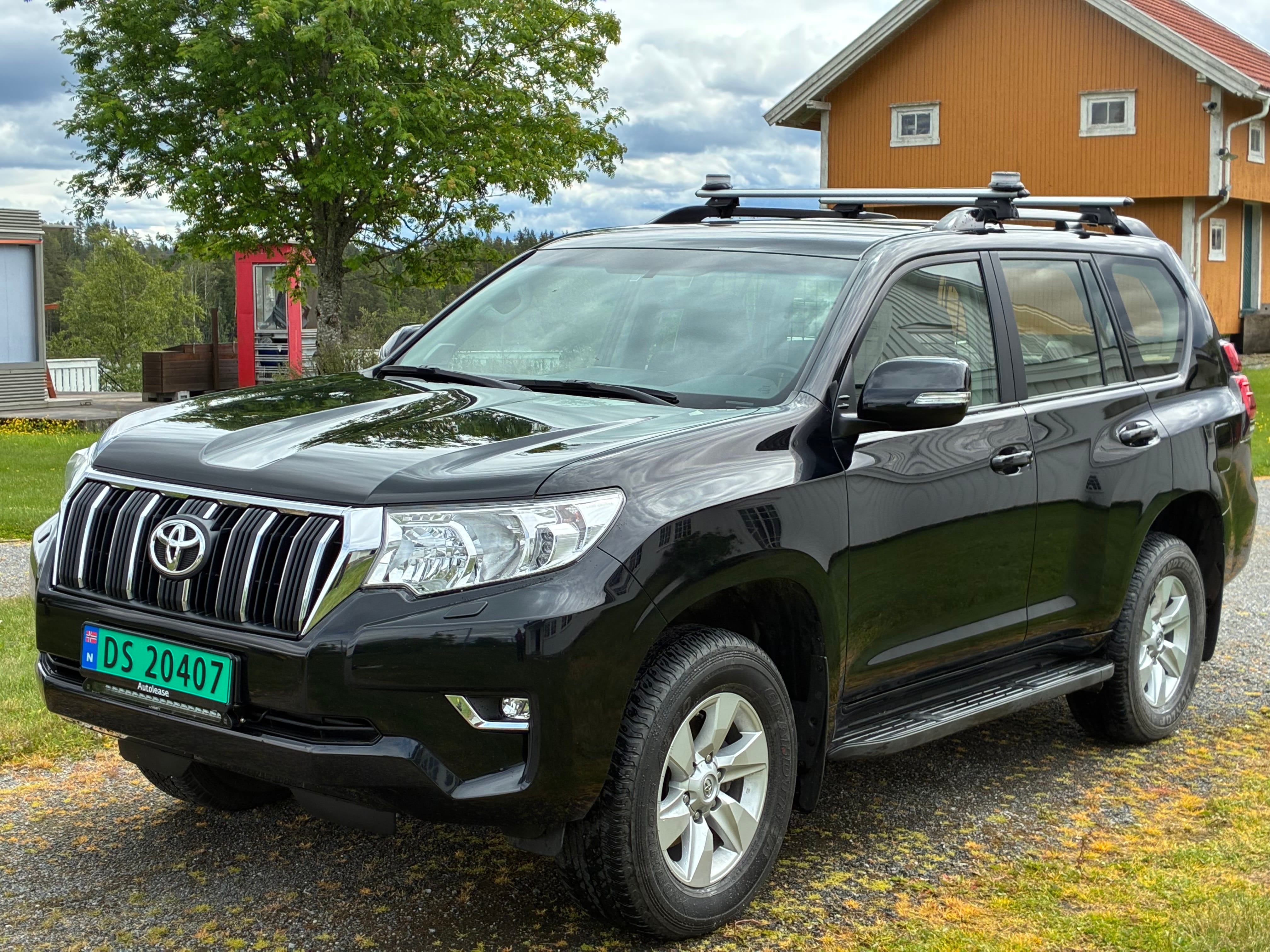 Toyota Land Cruiser 2.8 l 204 hk, automat med Apple CarPlay