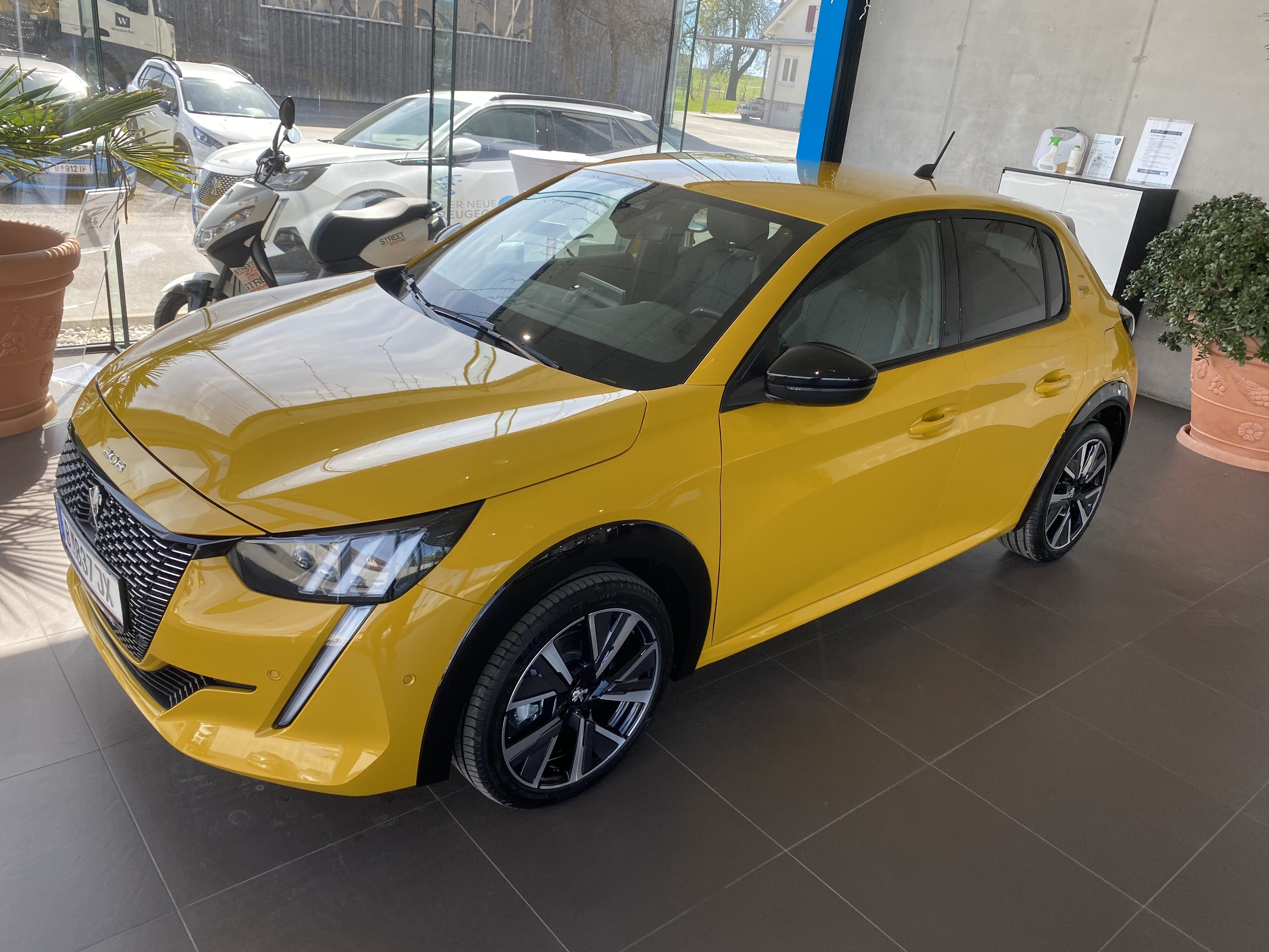 Peugeot 208, 2022, Super 95