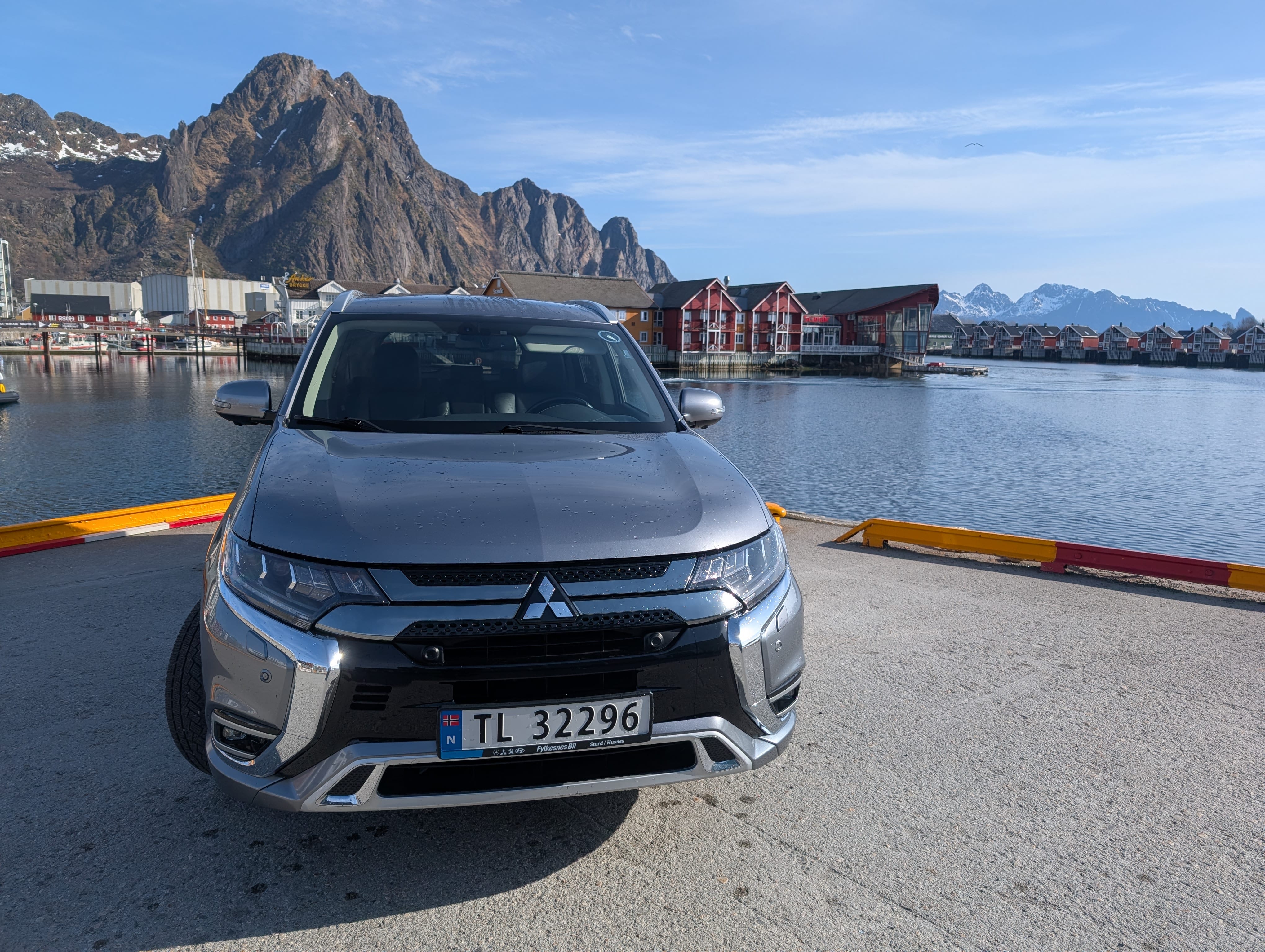 Mitsubishi Outlander PHEV MOTION with Car radio