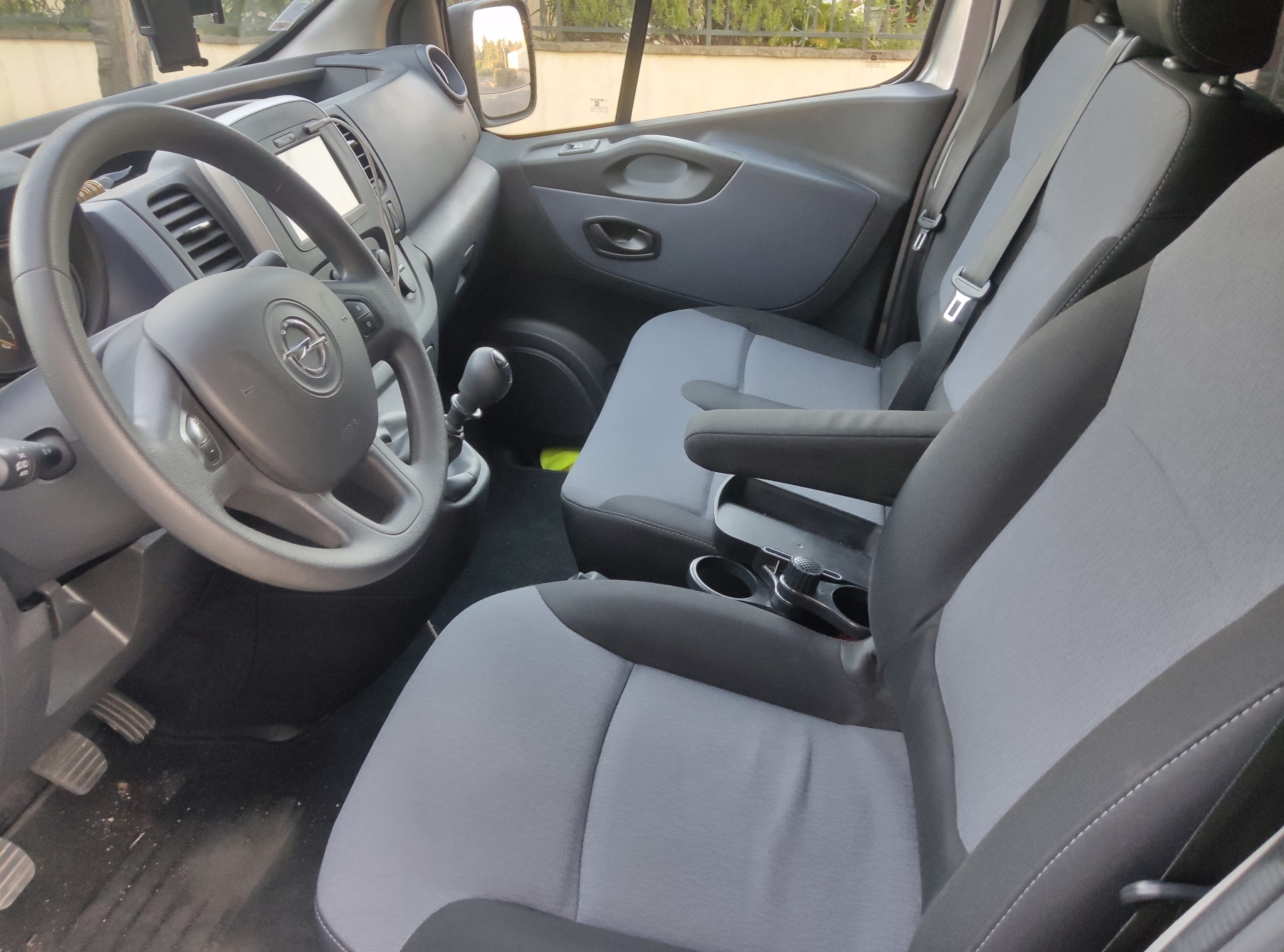 Opel Vivaro Combi 1.6hdi avec Audio Bluetooth