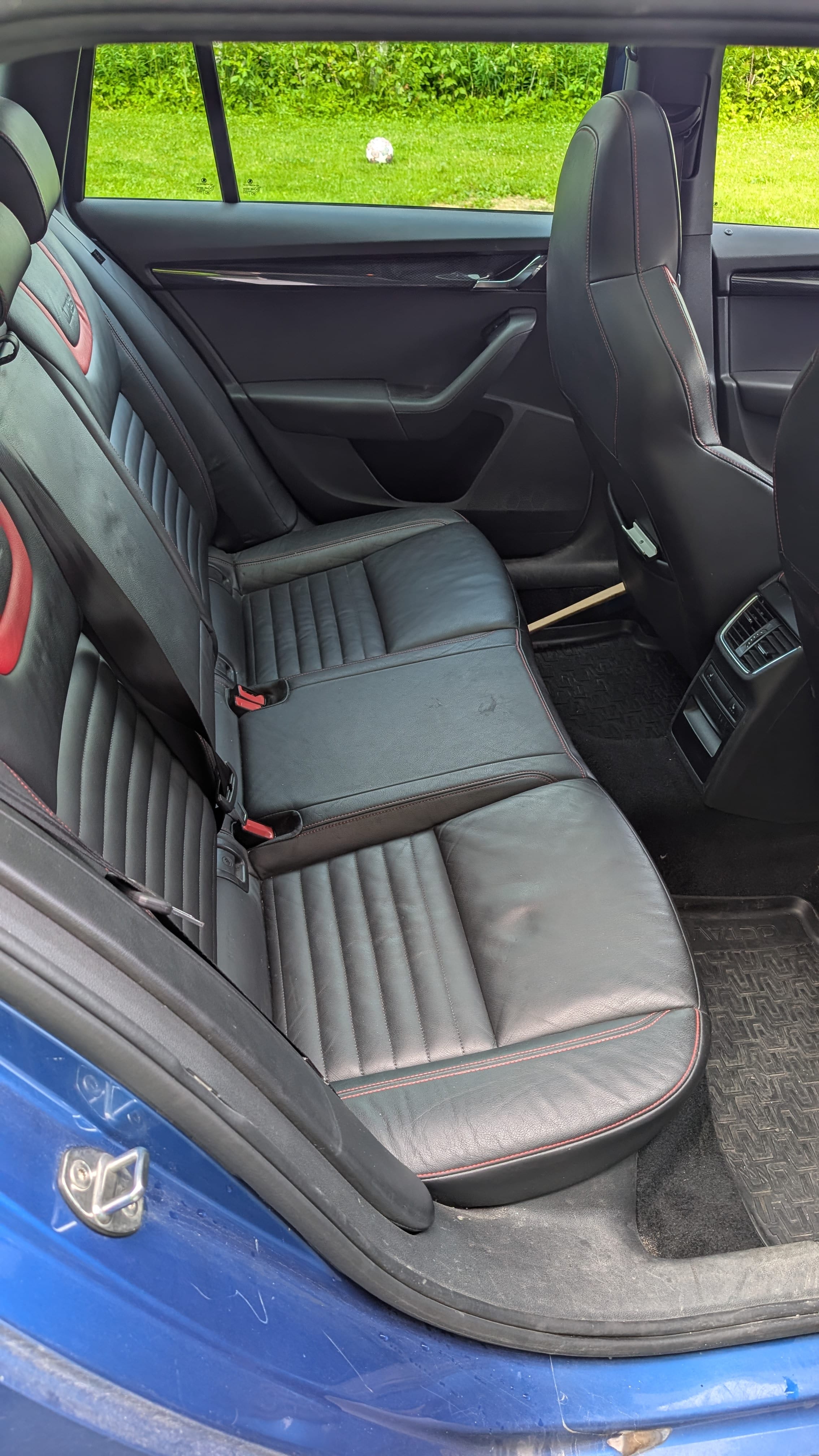 Skoda Octavia RS 4x4 with Bluetooth audio