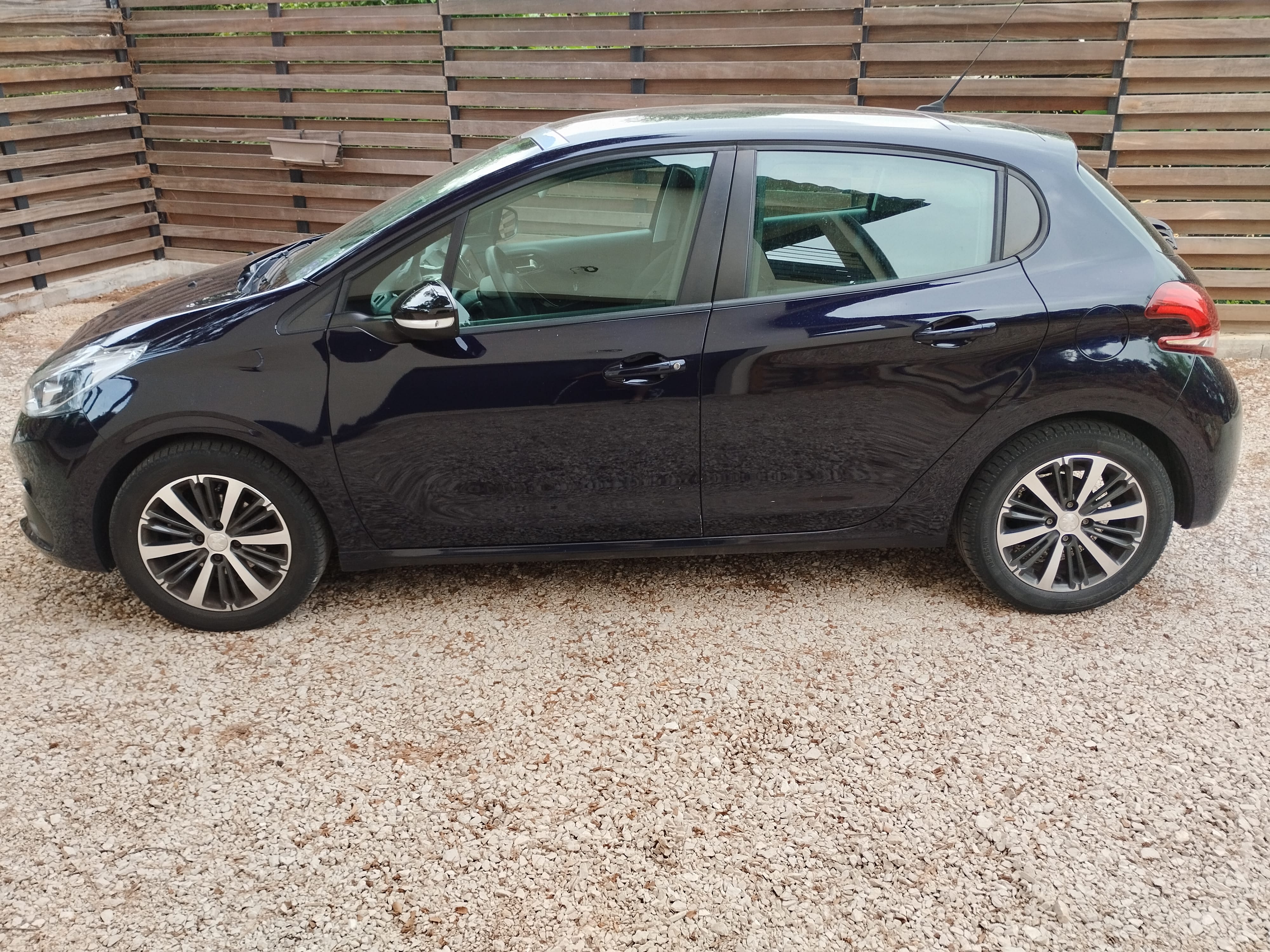 Peugeot 208, 2017, Essence 95