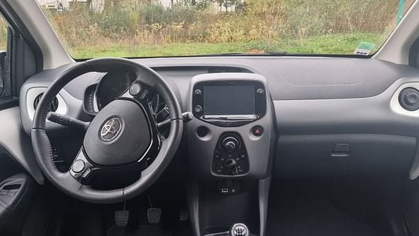Toyota Aygo II (Start and Stop)  5 portes,Essence E95E10,caméra de recul, système carplay, avec Siège bébé