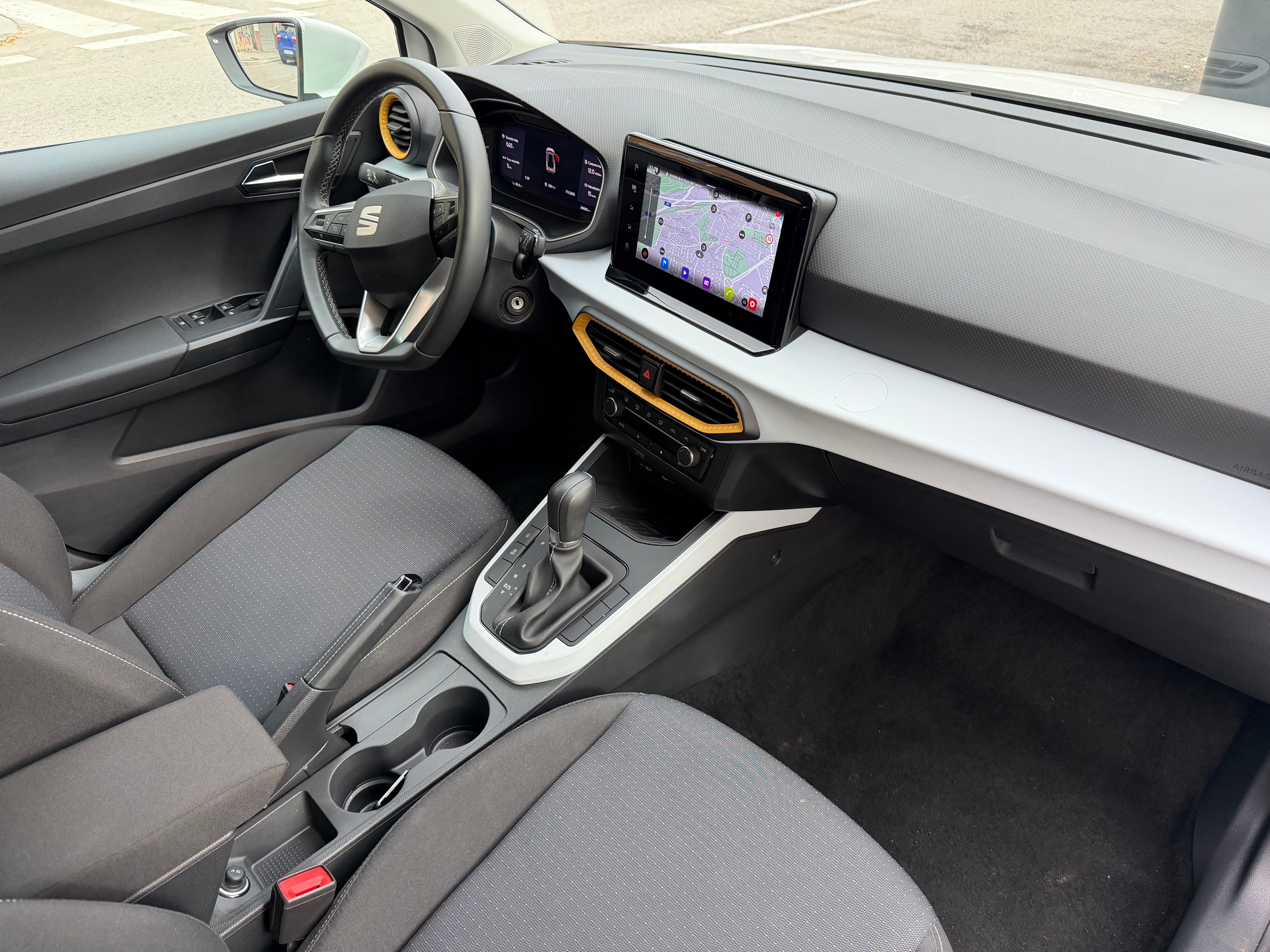 Seat Arona con Silla infantil
