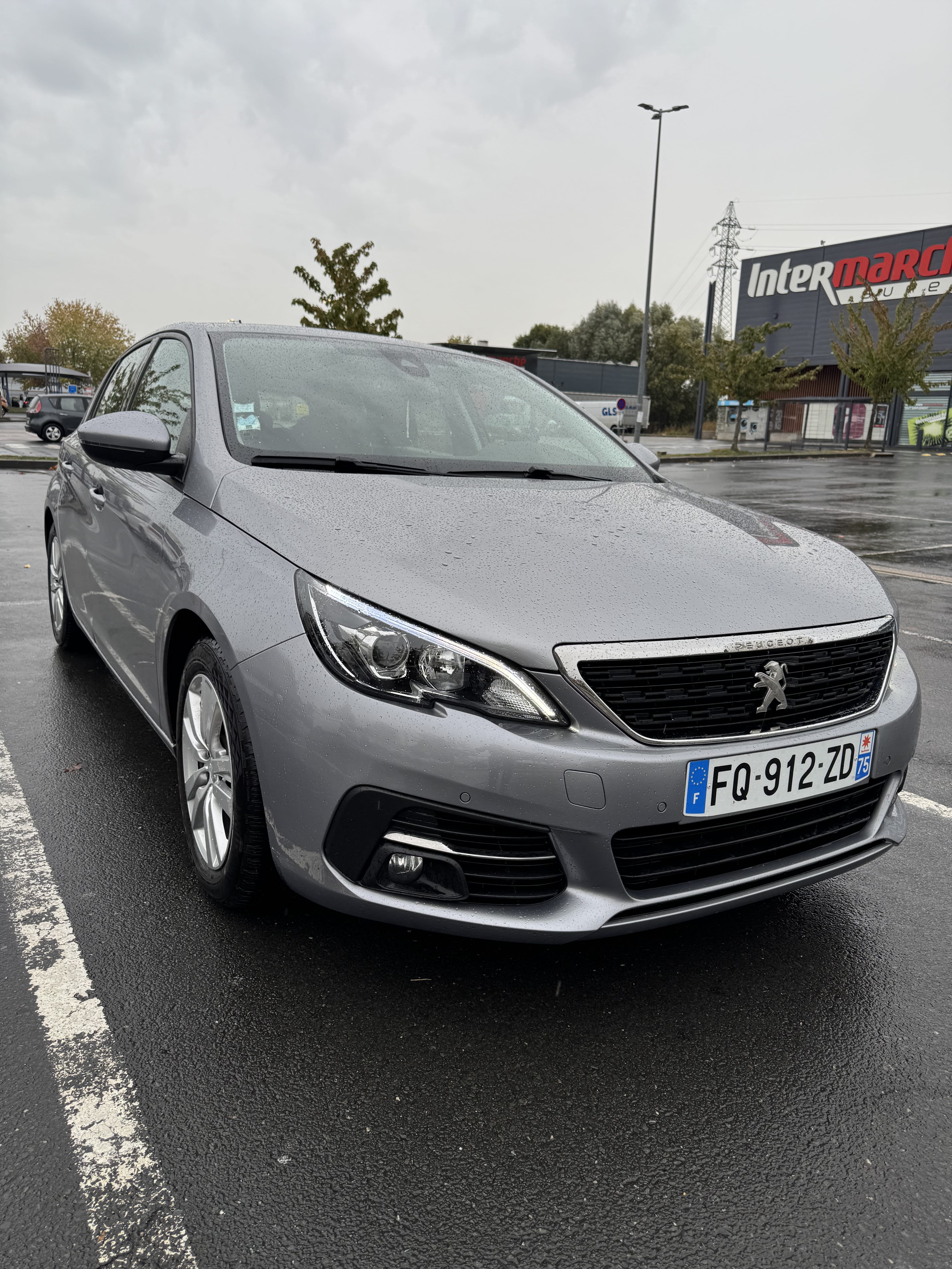 Peugeot 308 avec GPS