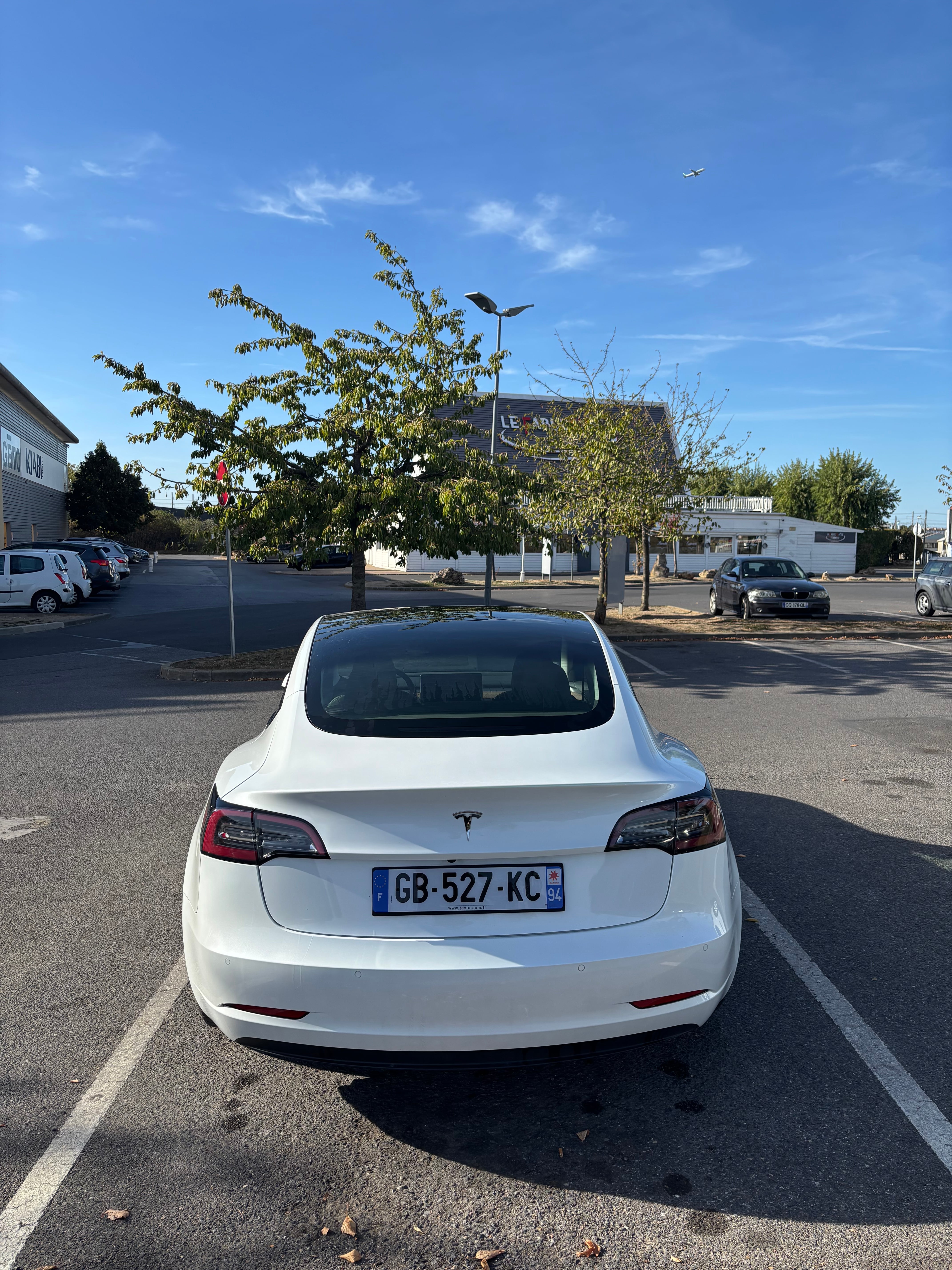 Tesla Model 3 avec GPS